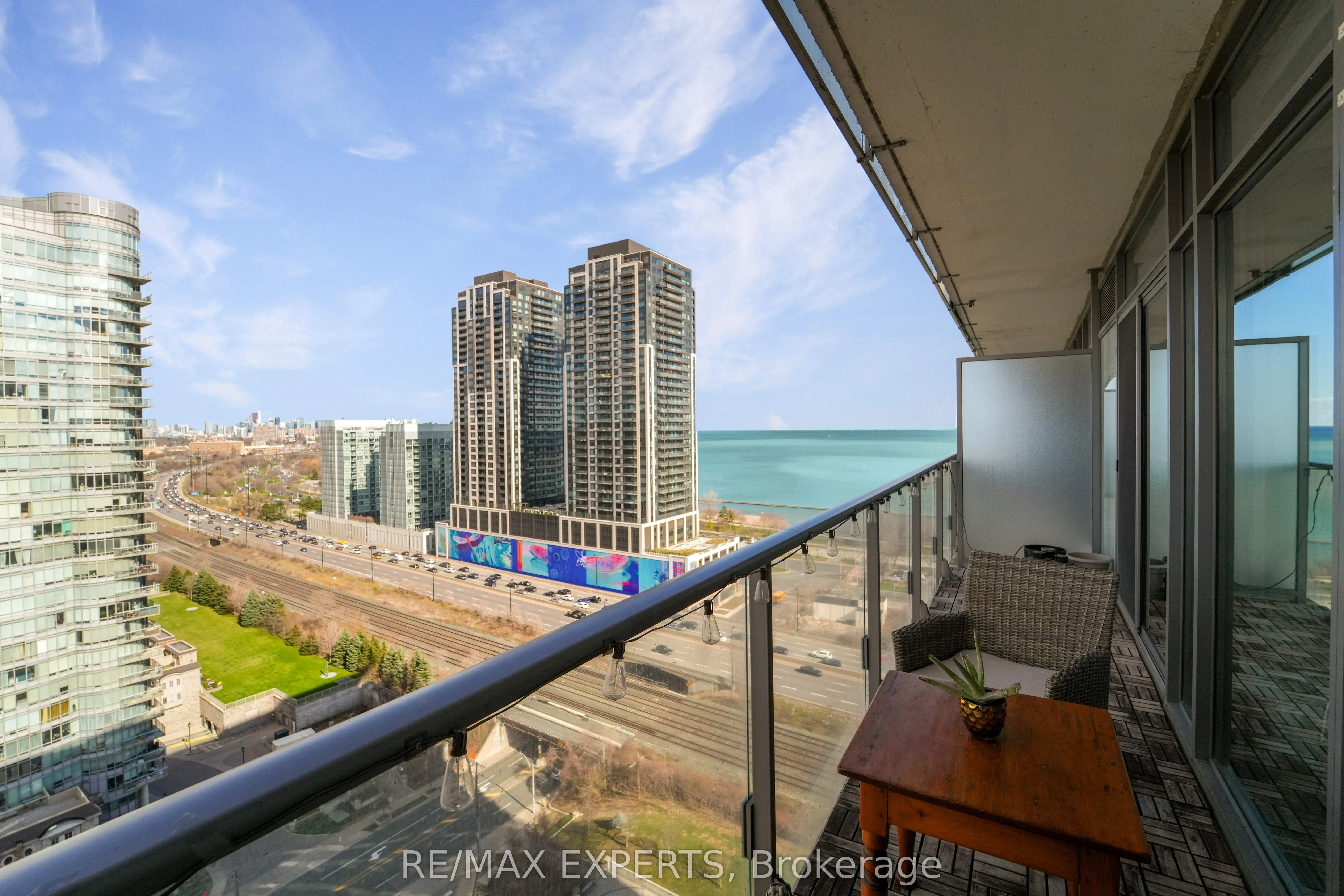 103 The Queensway #1915