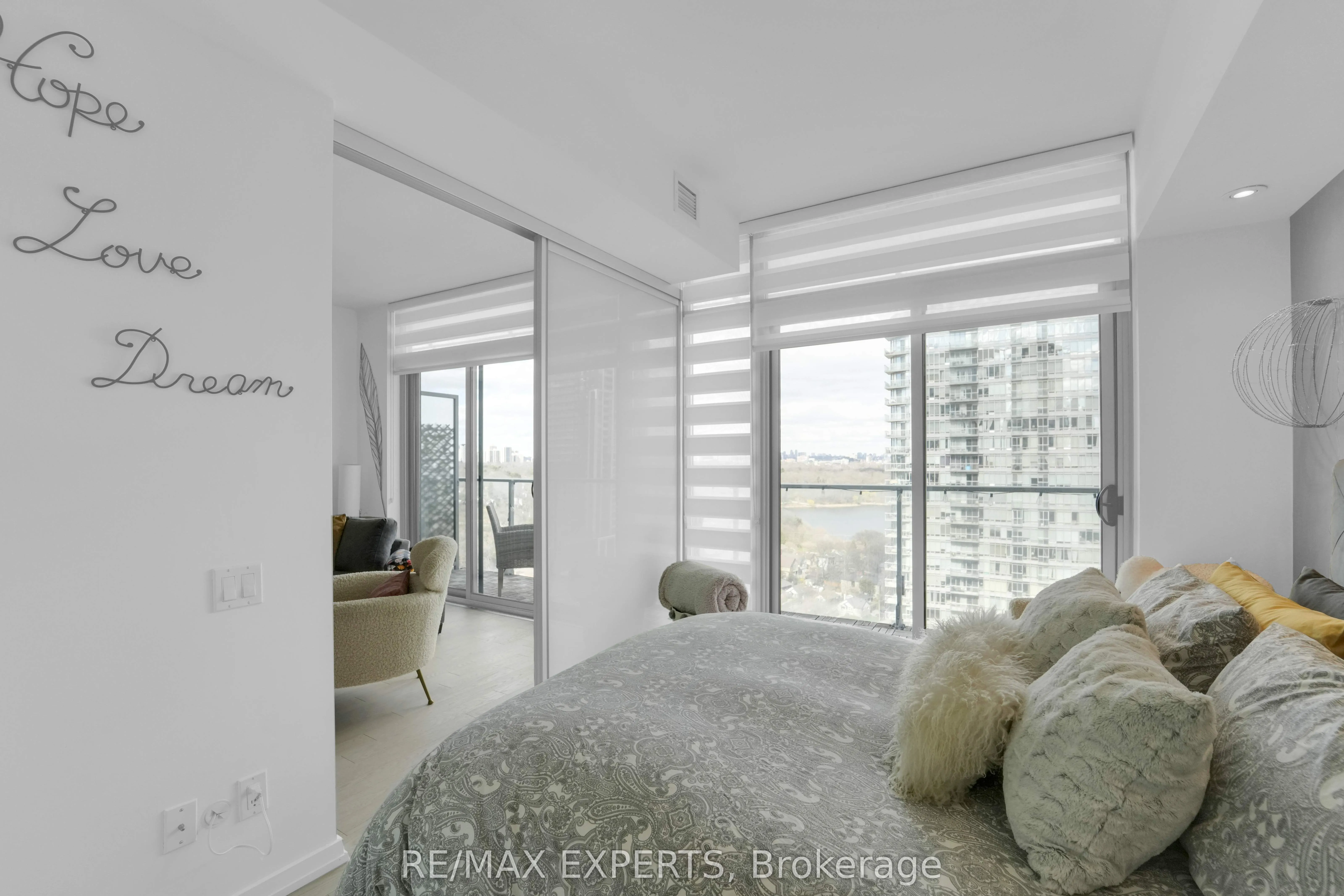103 The Queensway #1915