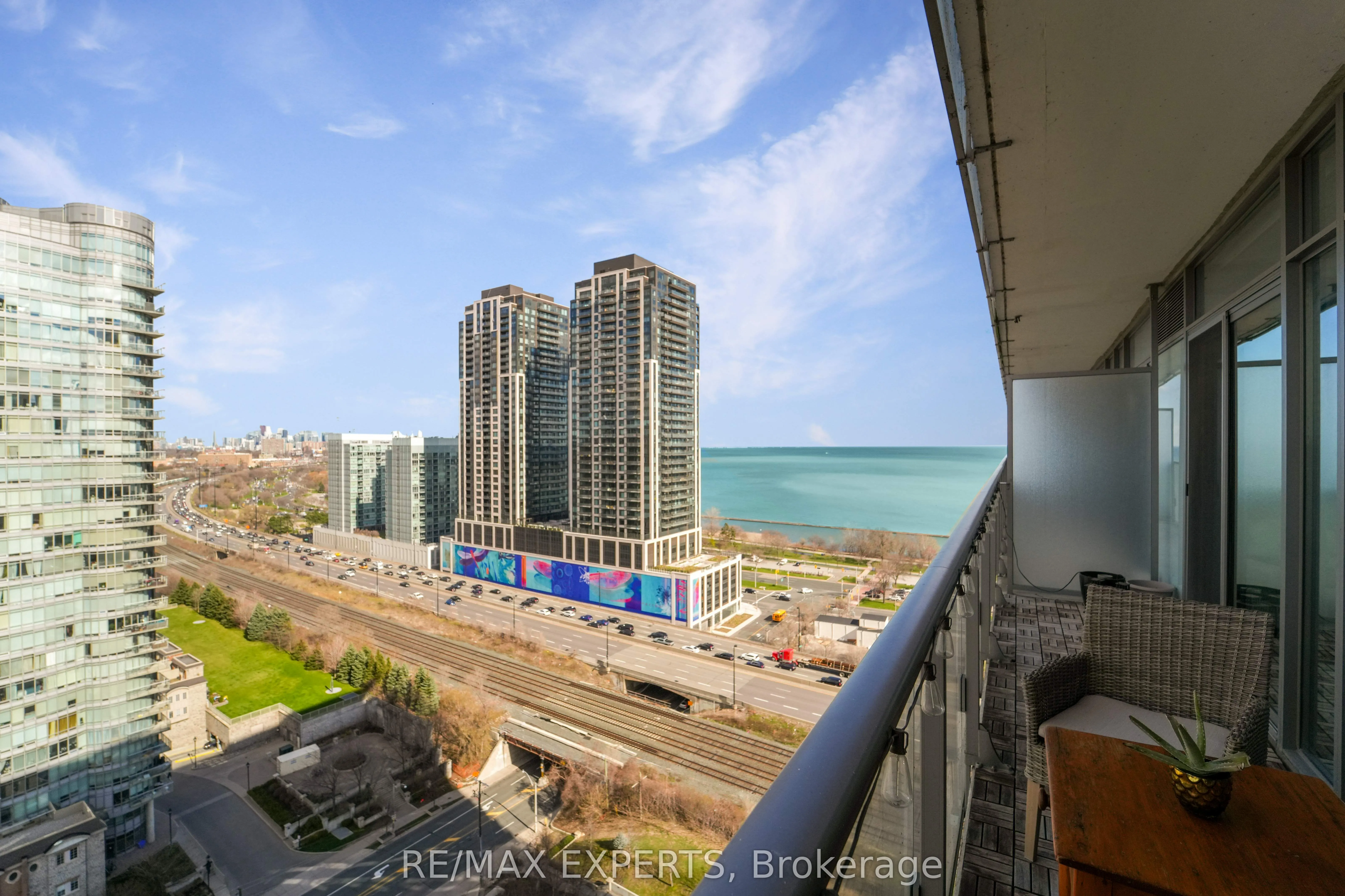 103 The Queensway #1915