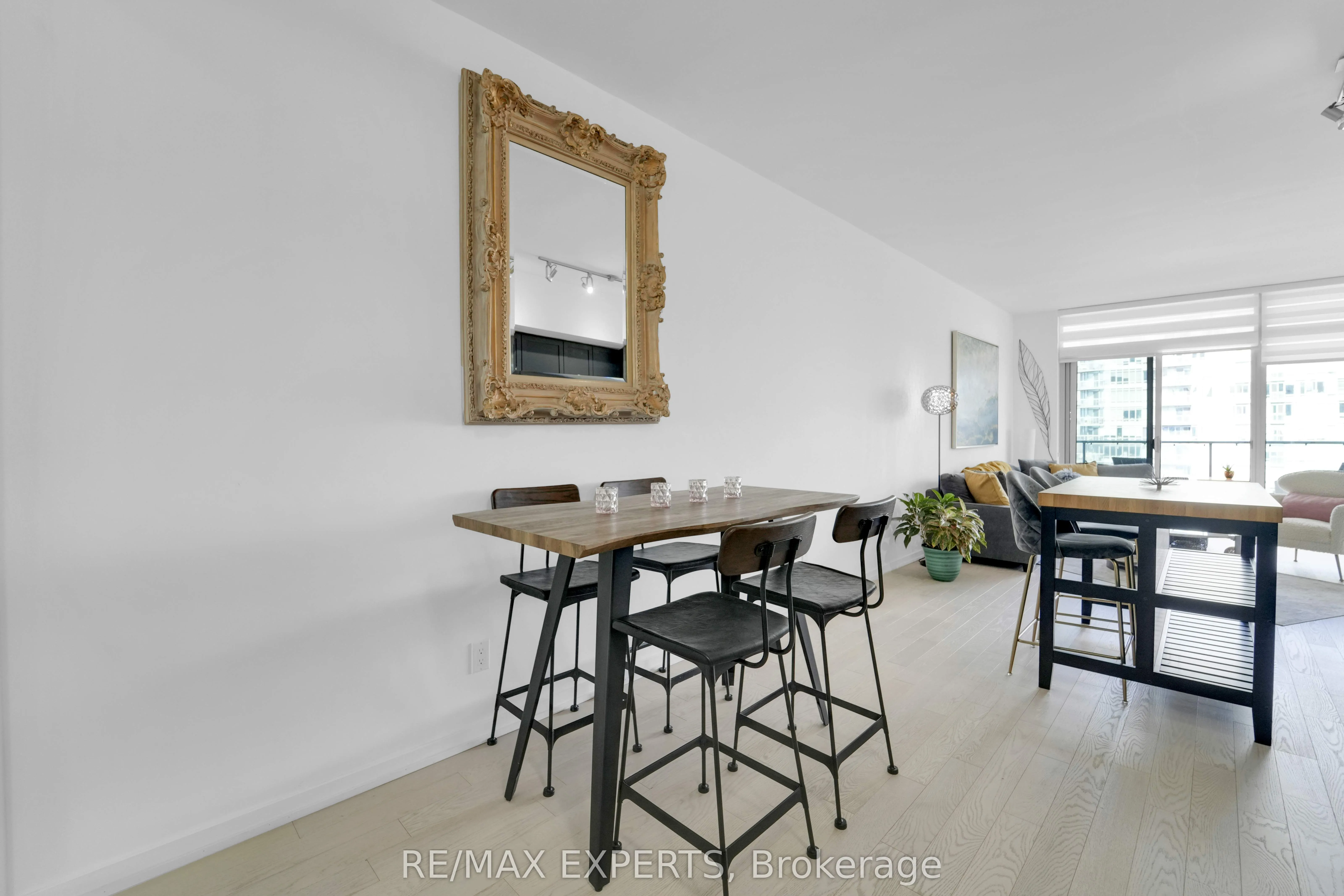 103 The Queensway #1915