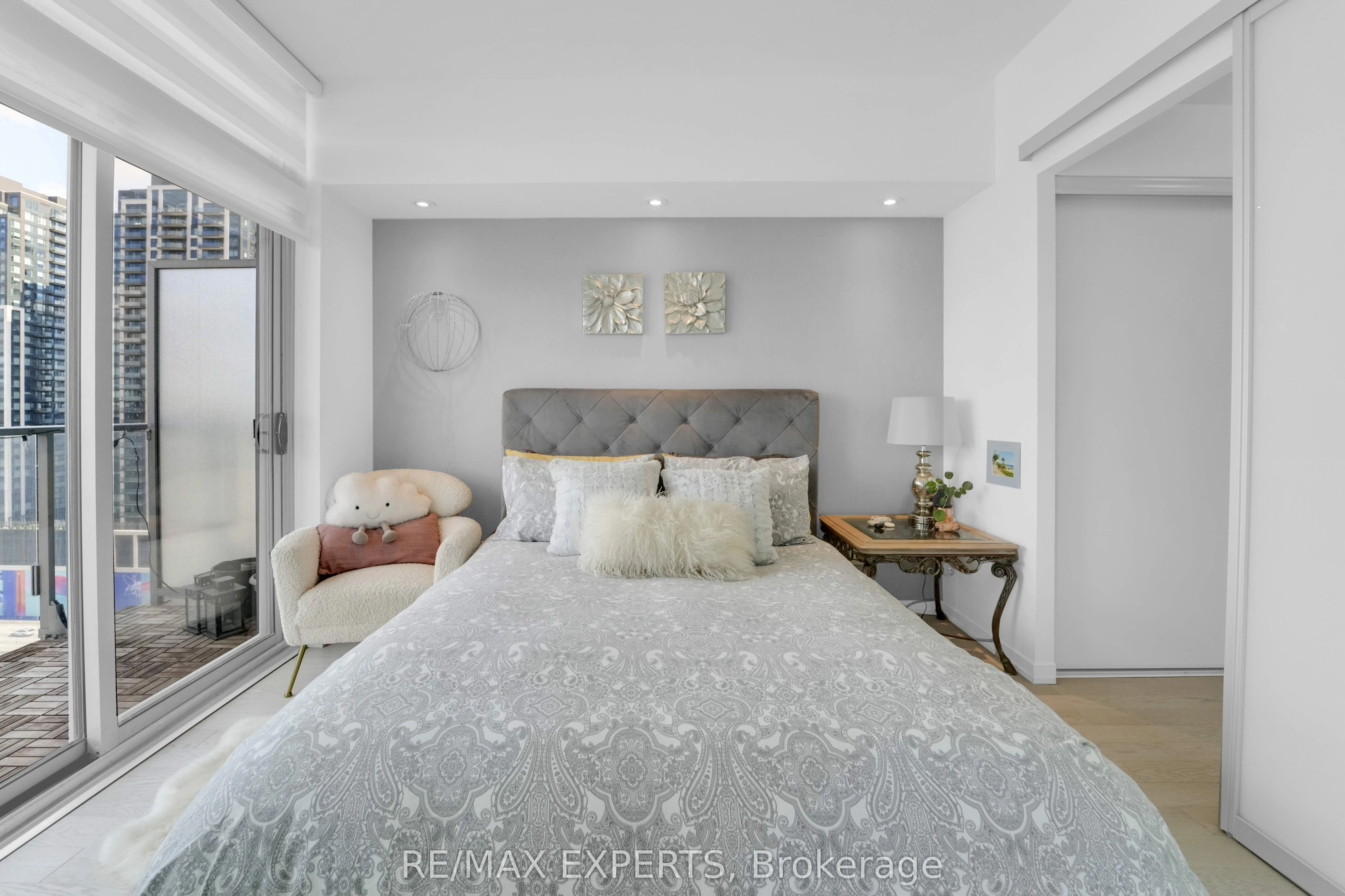 103 The Queensway #1915