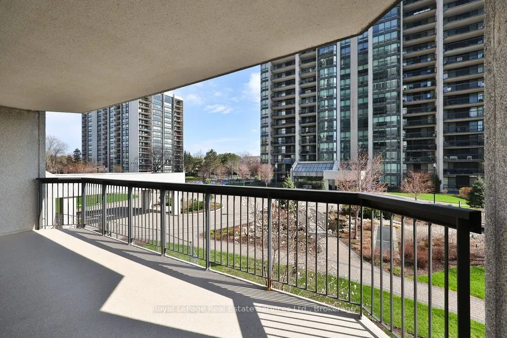 2180 Marine Drive #208