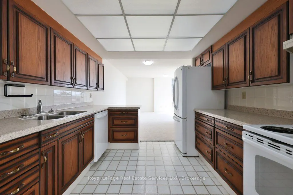 2180 Marine Drive #208