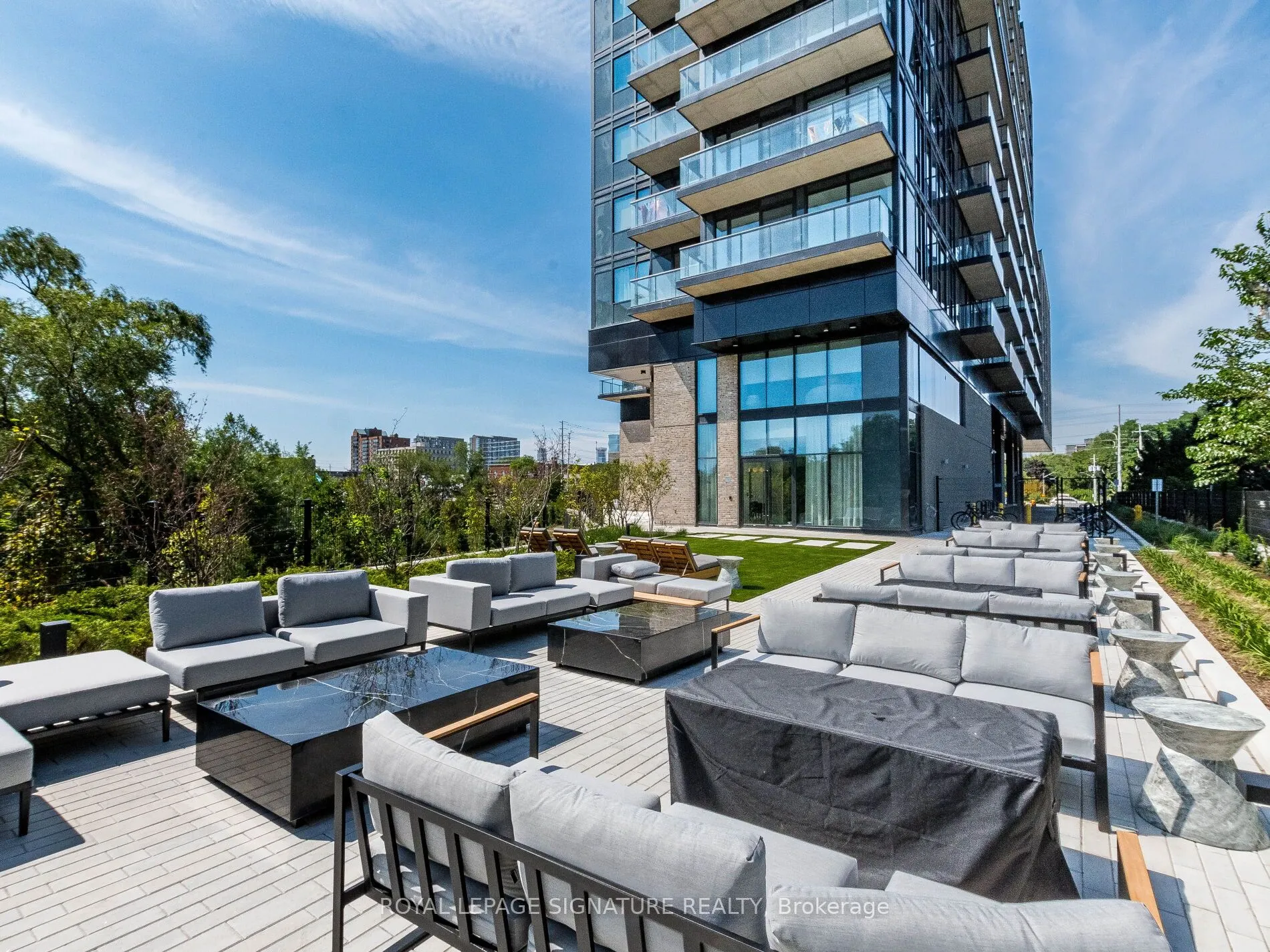 86 Dundas Street E #622