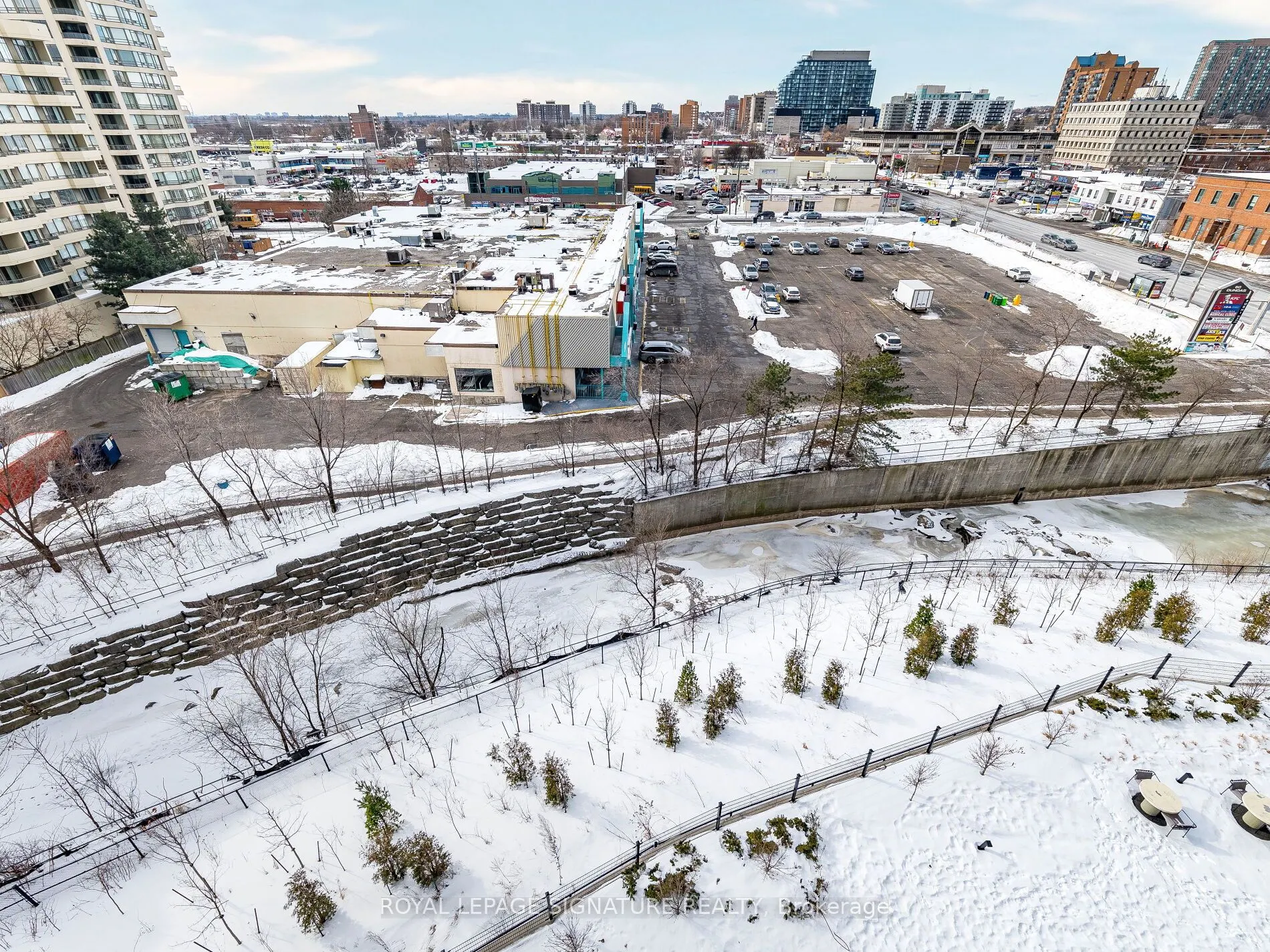 86 Dundas Street E #622