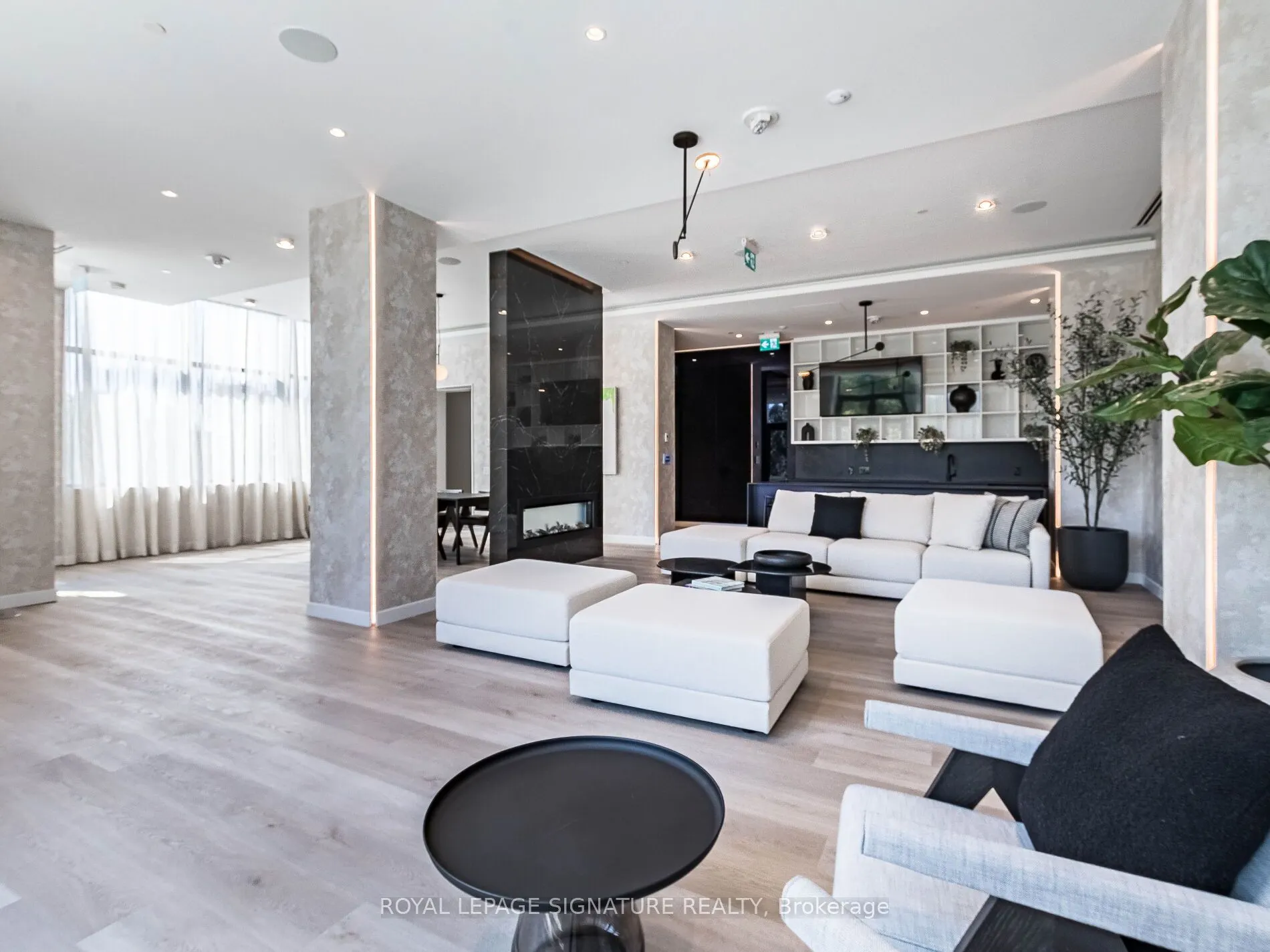 86 Dundas Street E #622