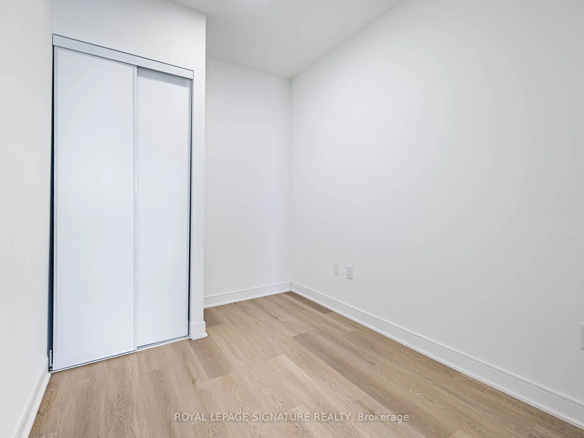 86 Dundas Street E #622