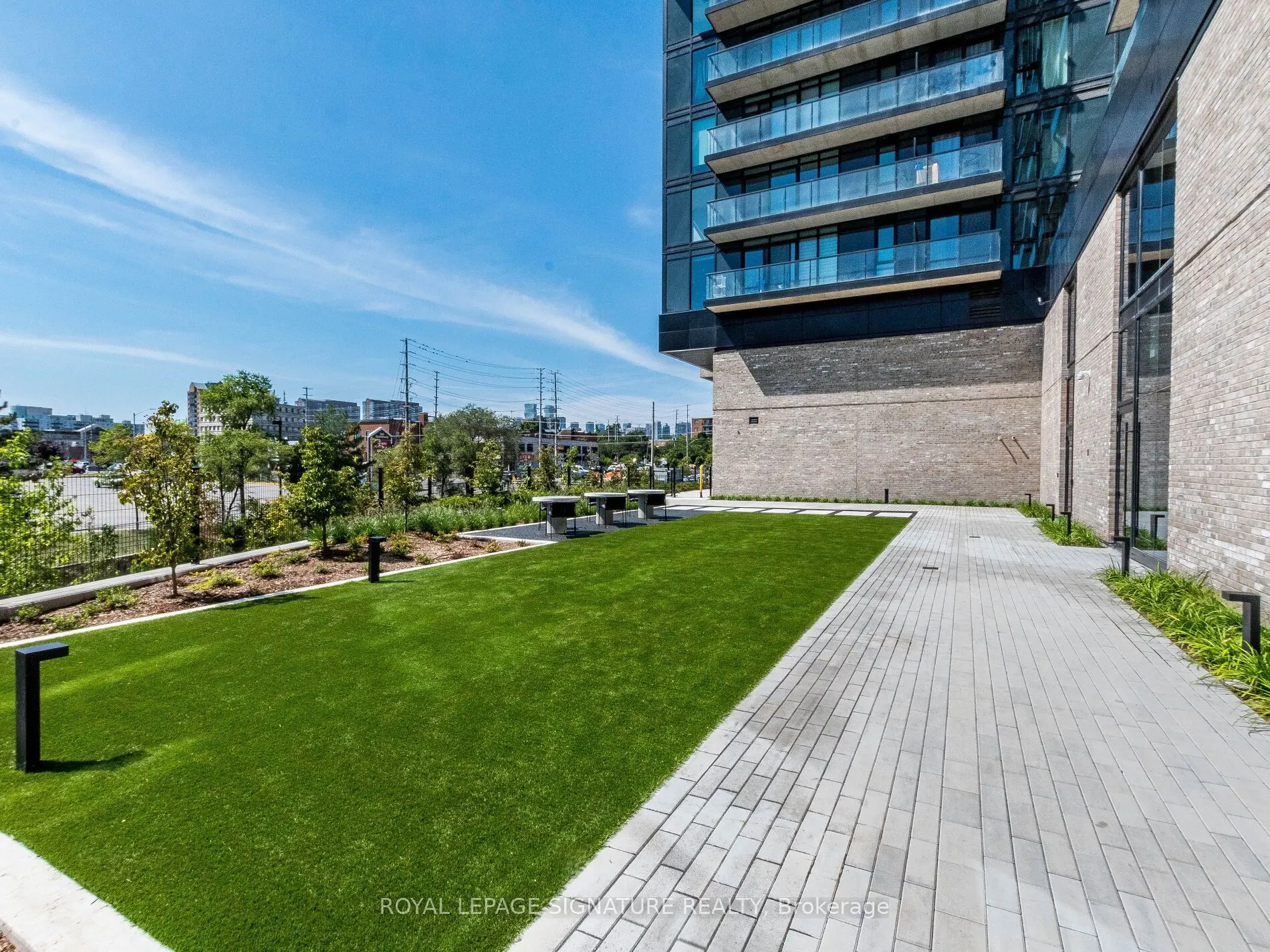 86 Dundas Street E #622