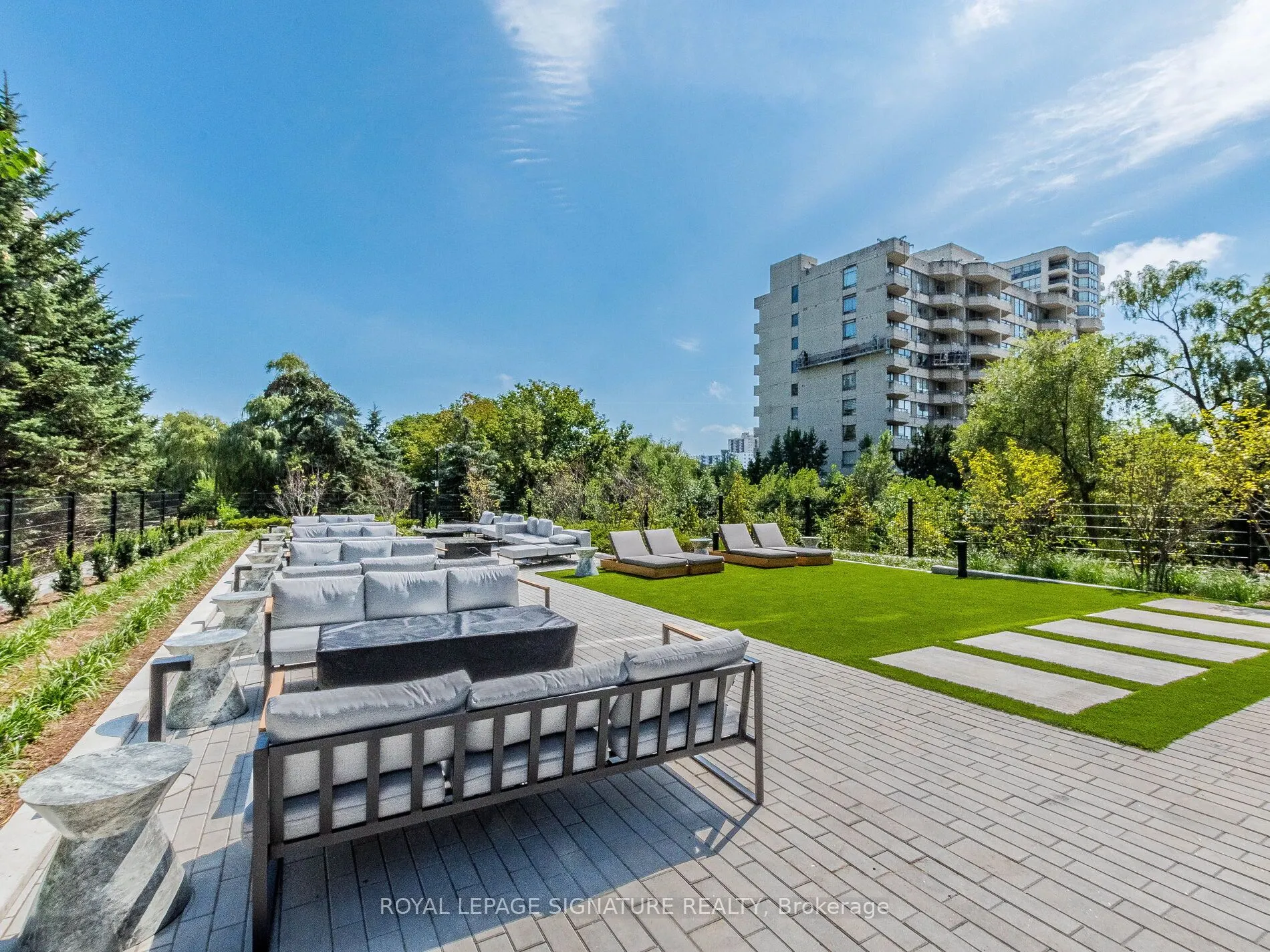 86 Dundas Street E #622