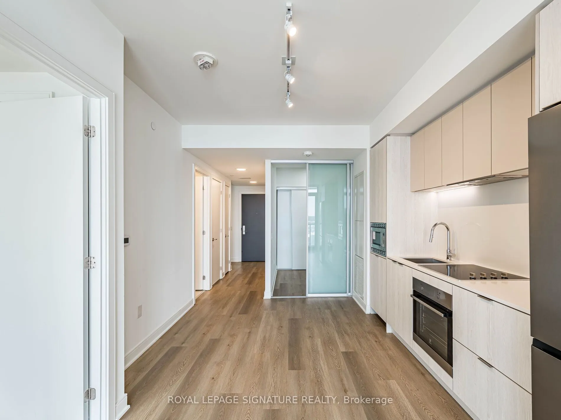 86 Dundas Street E #622
