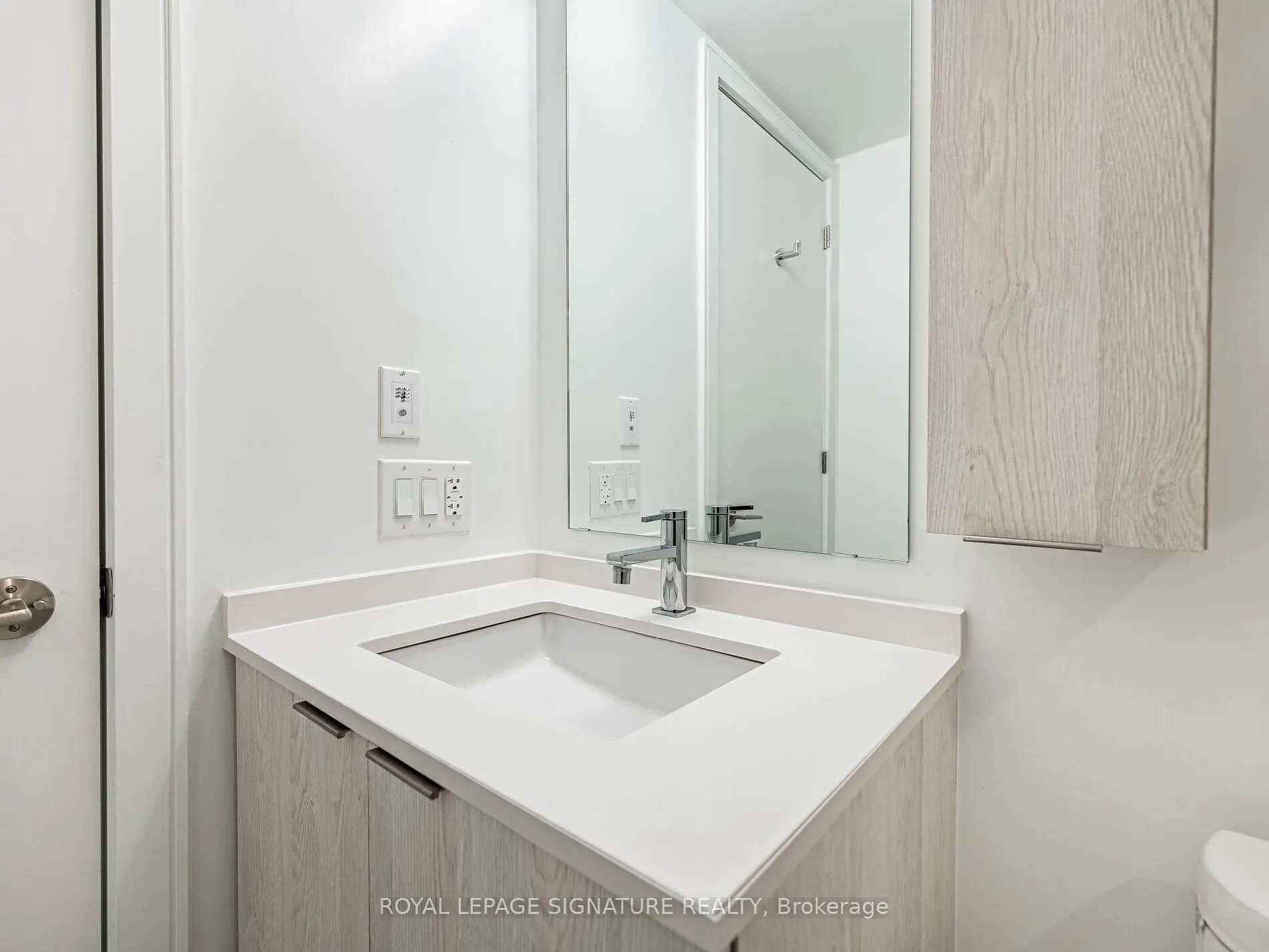 86 Dundas Street E #622