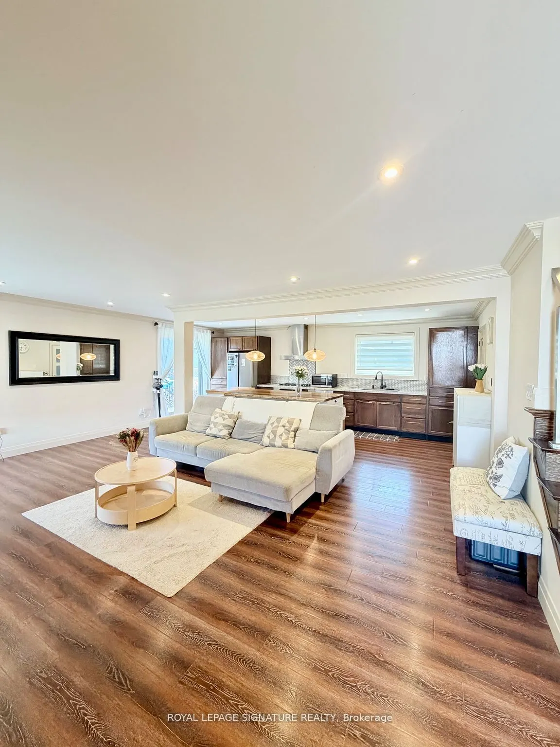 2263 Harcourt Crescent