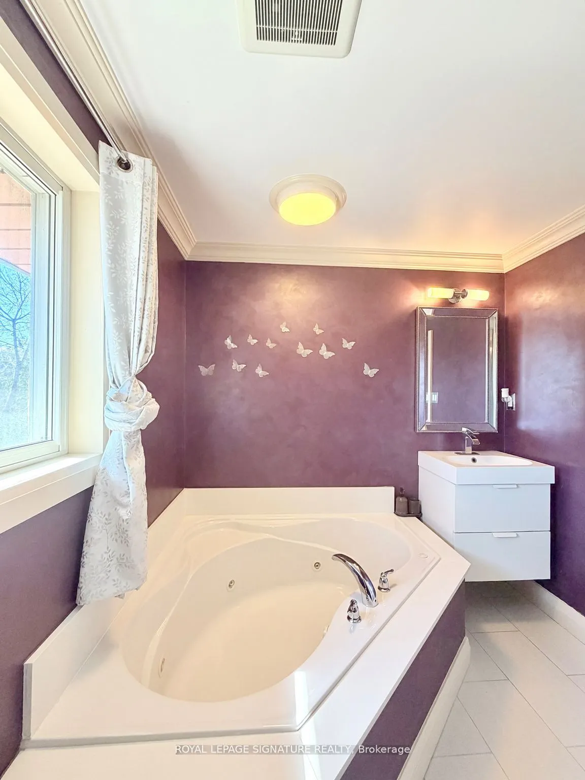 2263 Harcourt Crescent