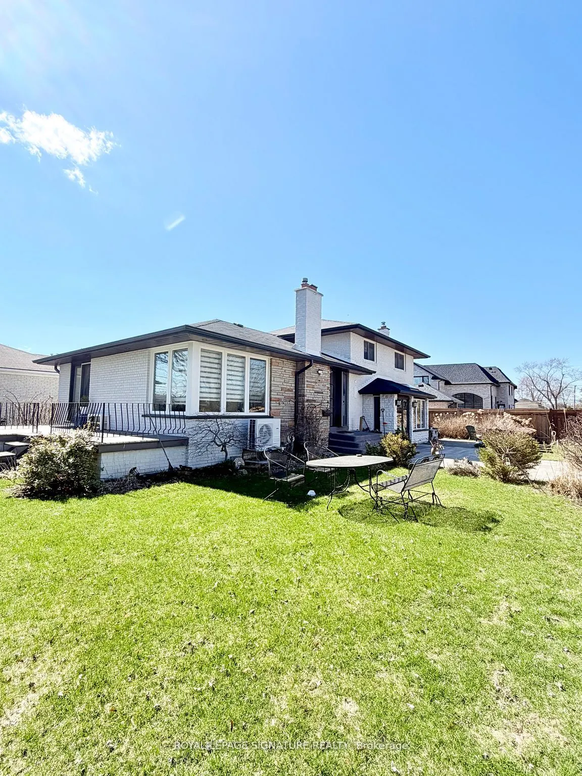 2263 Harcourt Crescent