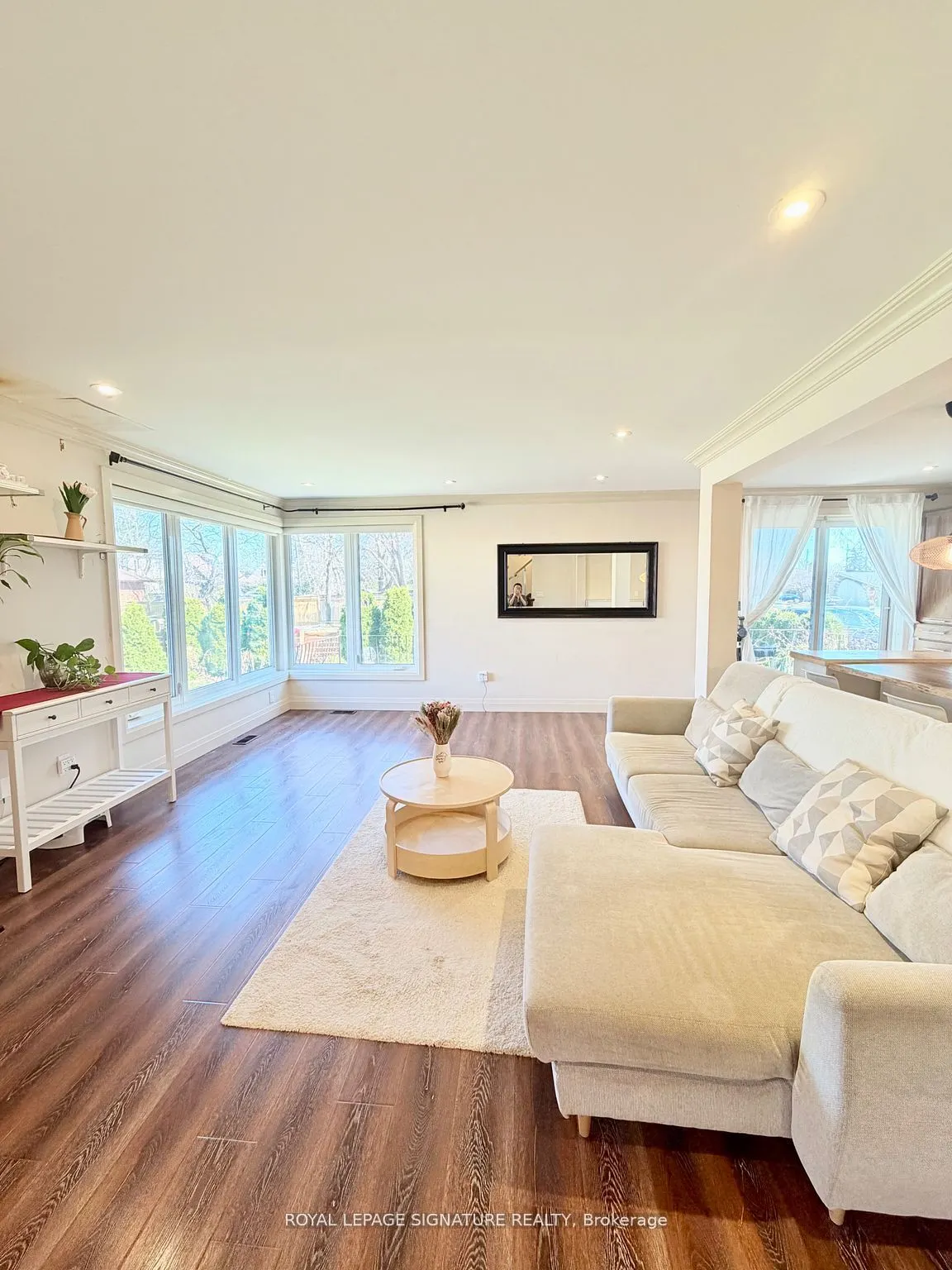 2263 Harcourt Crescent