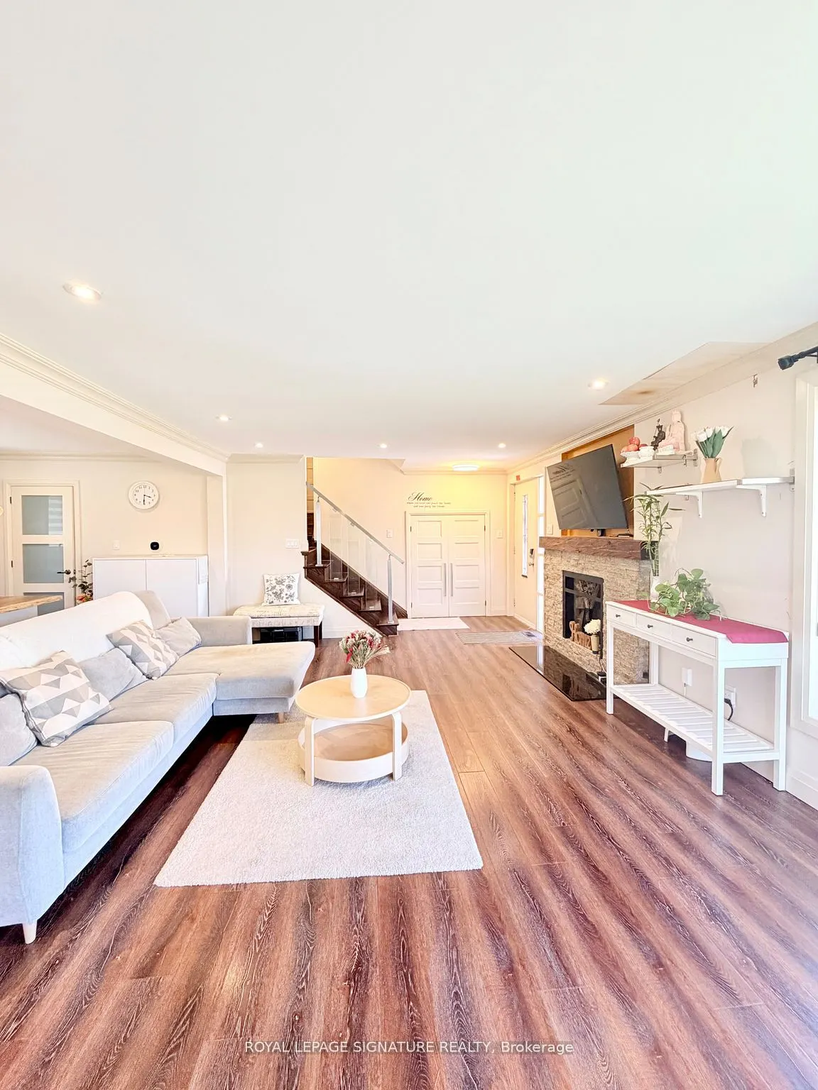 2263 Harcourt Crescent