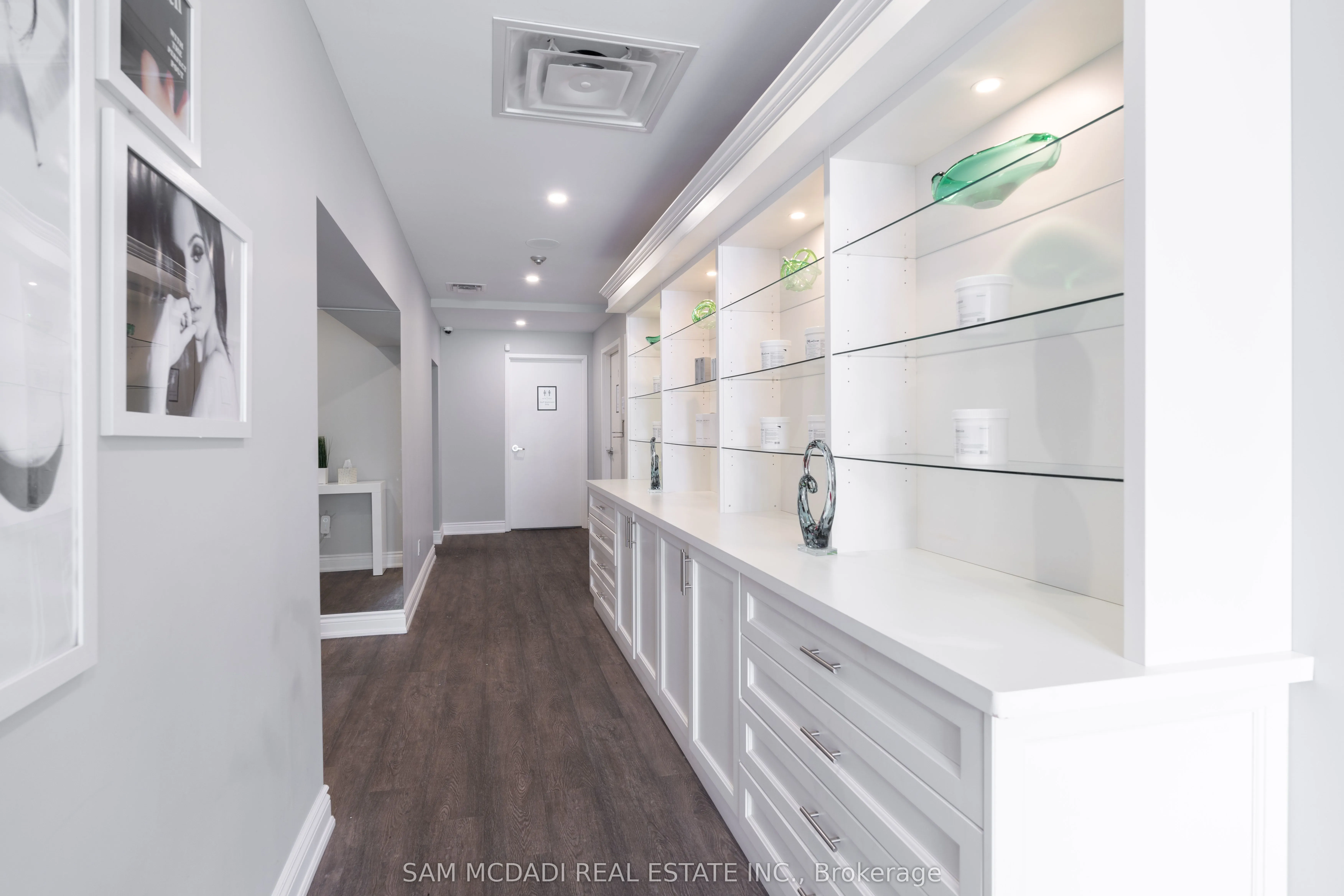 1651 Lakeshore Road W