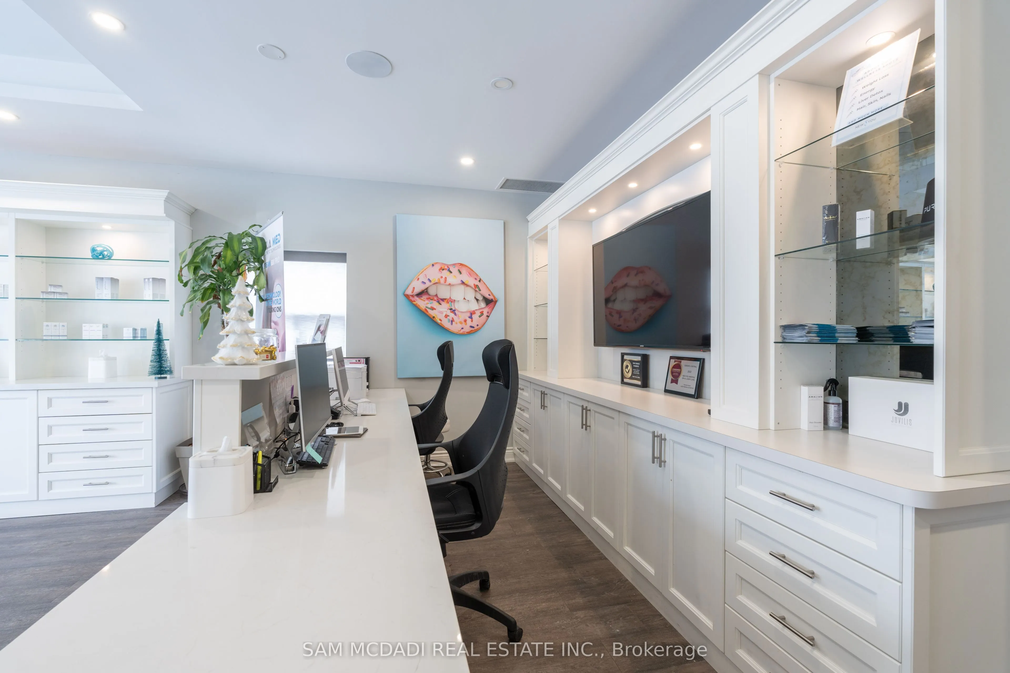 1651 Lakeshore Road W