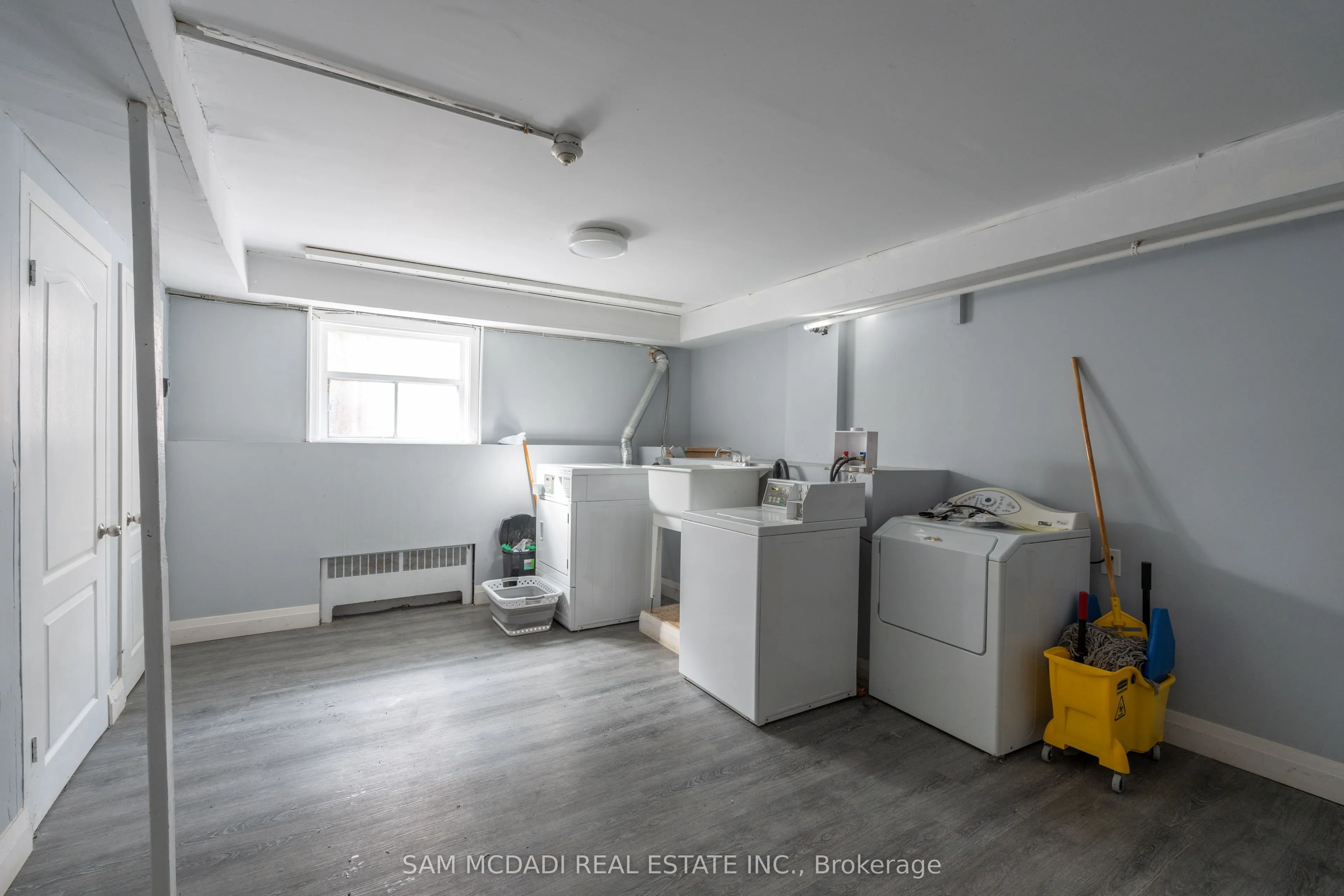 1651 Lakeshore Road W