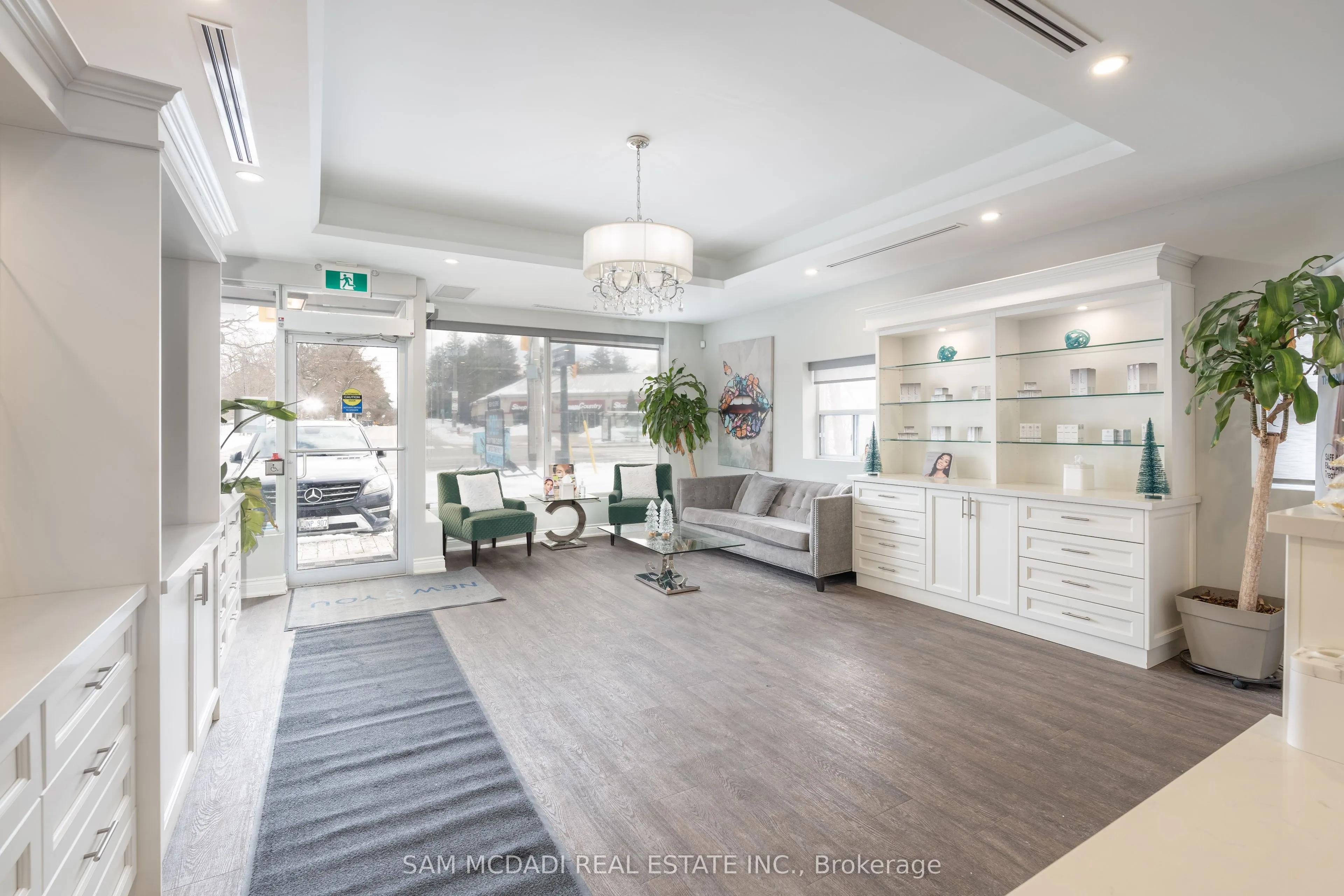 1651 Lakeshore Road W