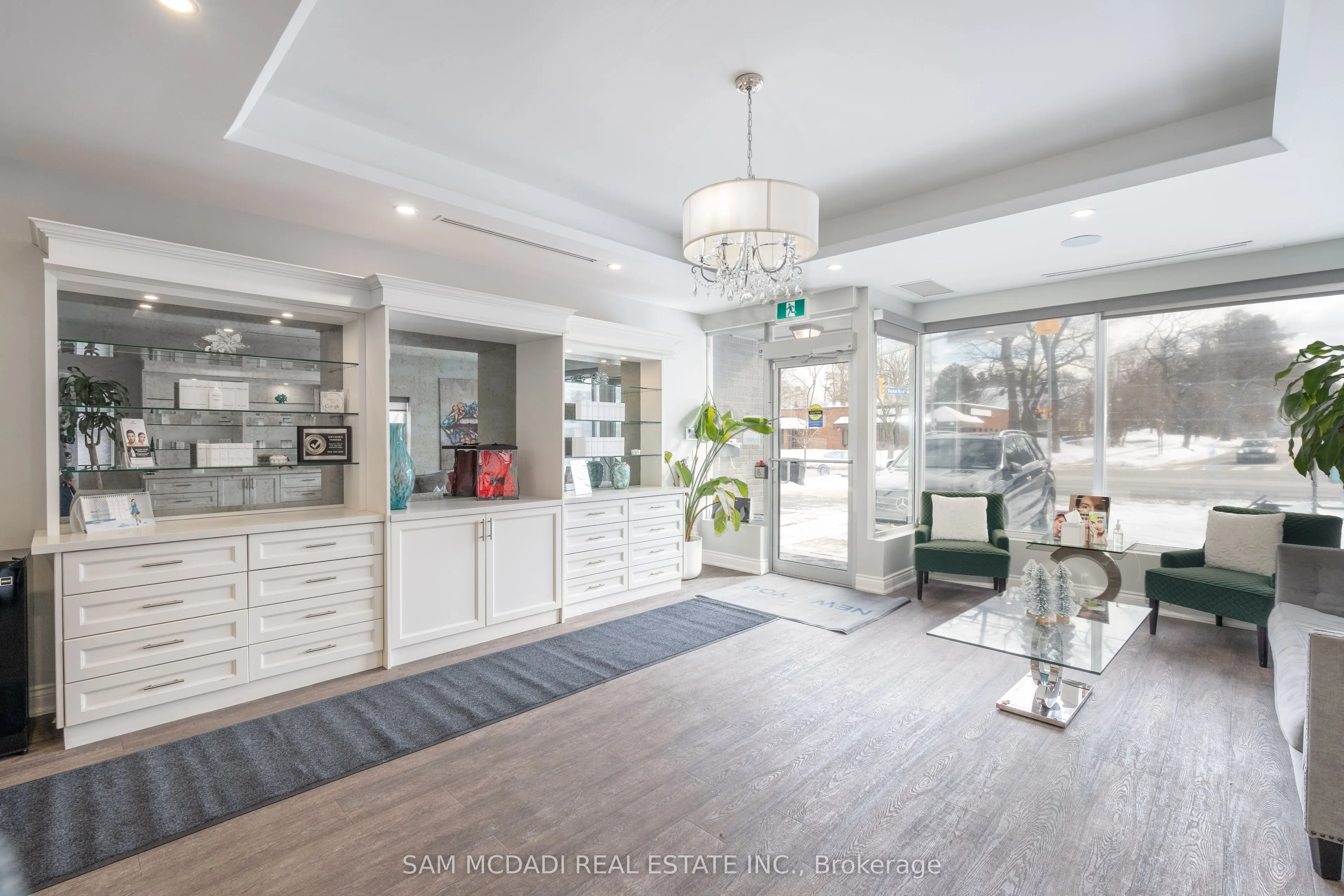 1651 Lakeshore Road W