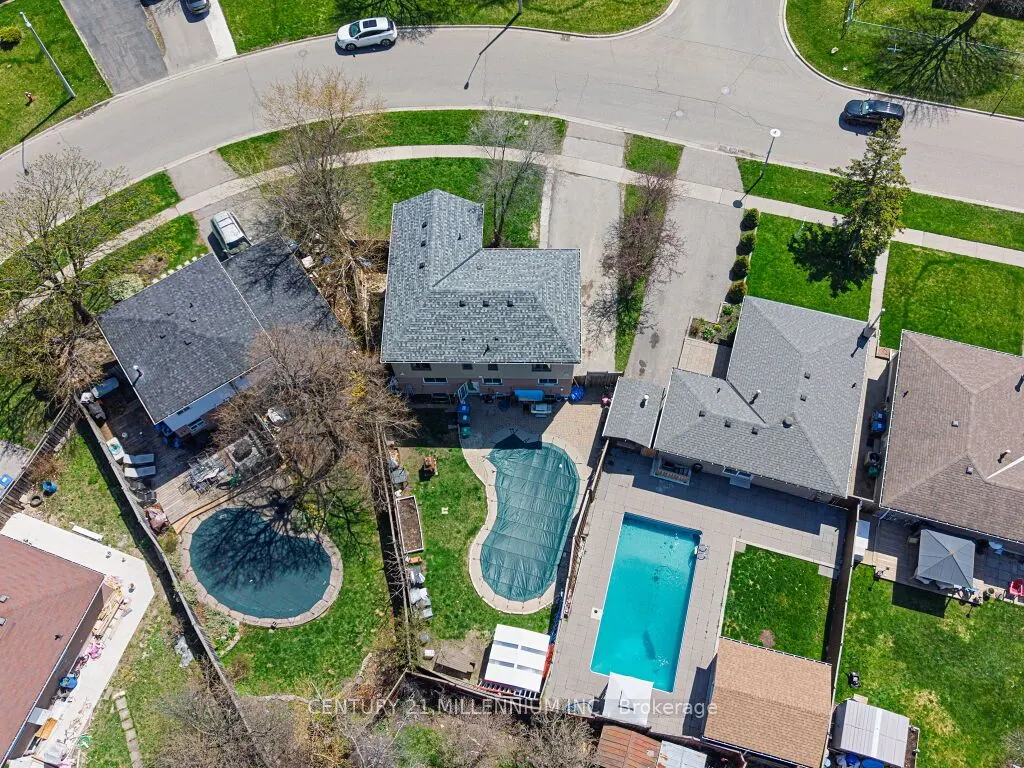 214 Folkstone Crescent