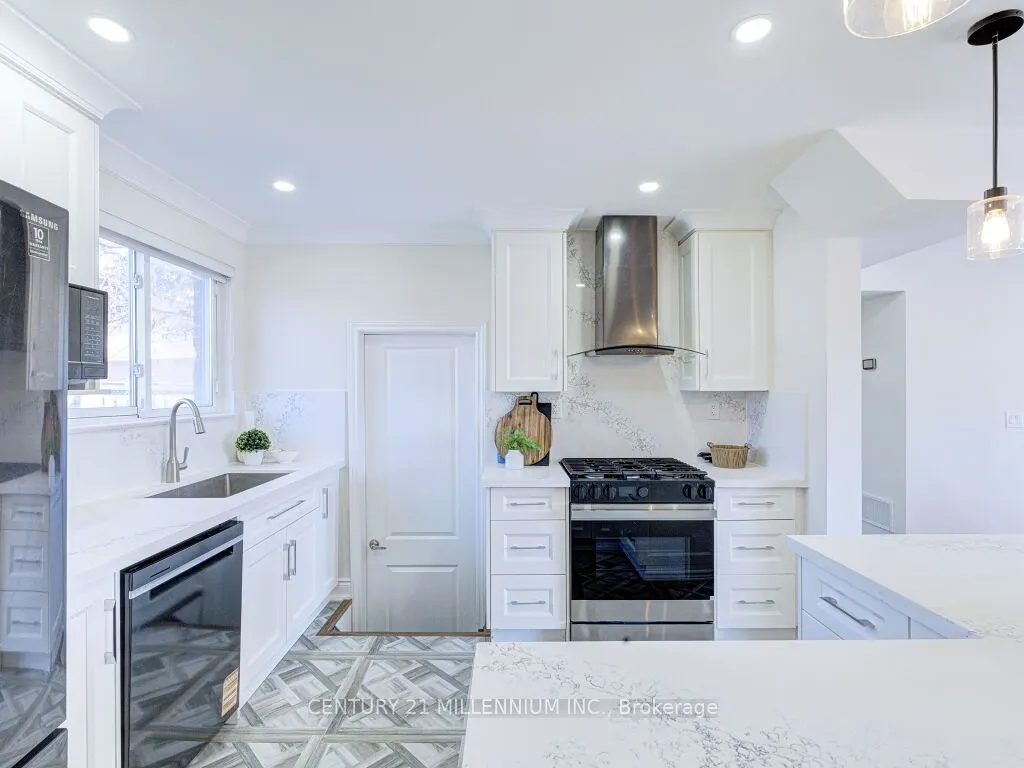 214 Folkstone Crescent