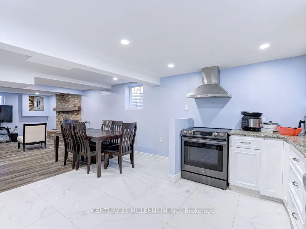 214 Folkstone Crescent