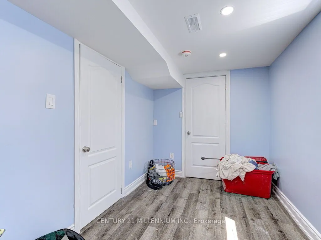 214 Folkstone Crescent