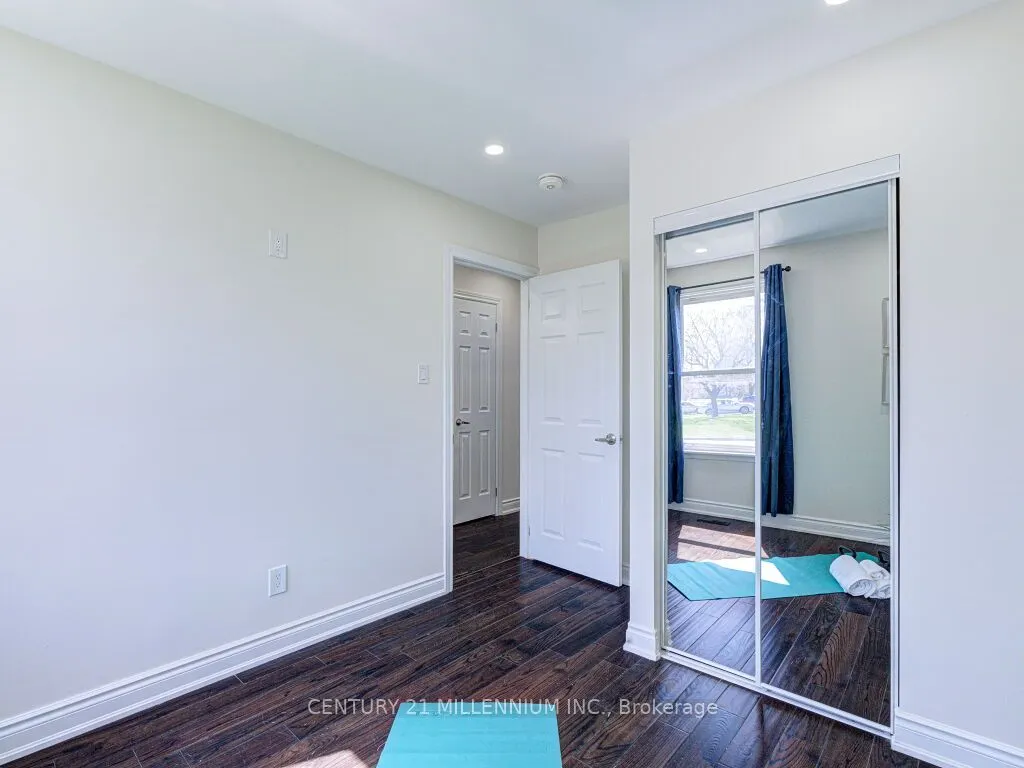 214 Folkstone Crescent