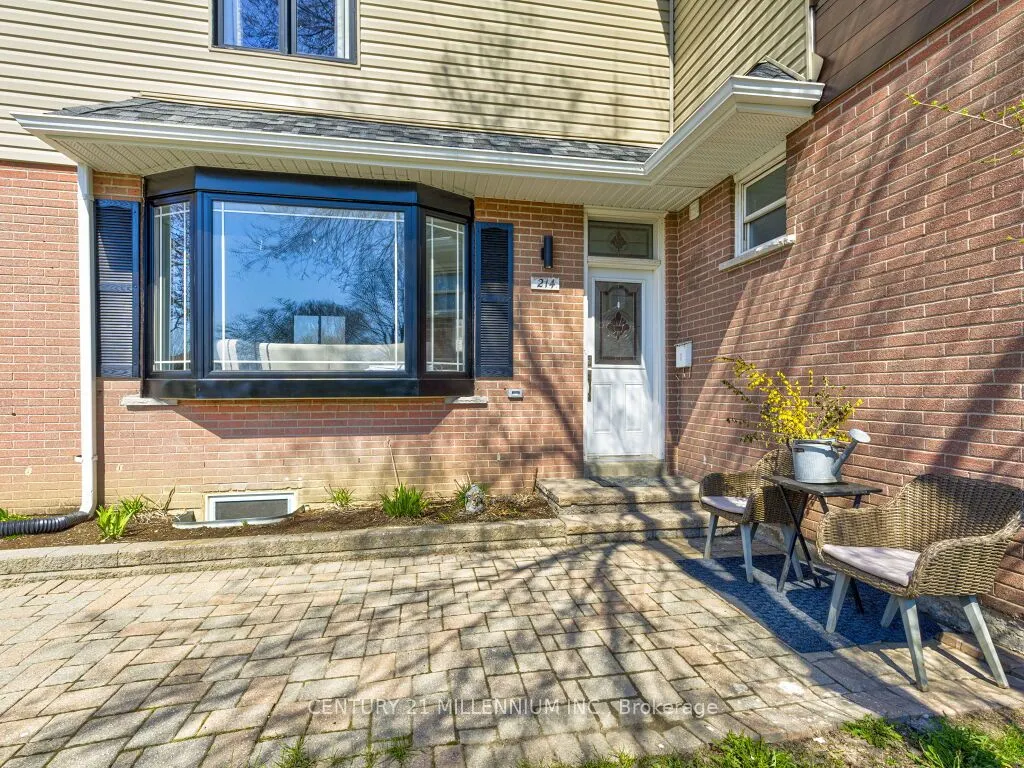 214 Folkstone Crescent
