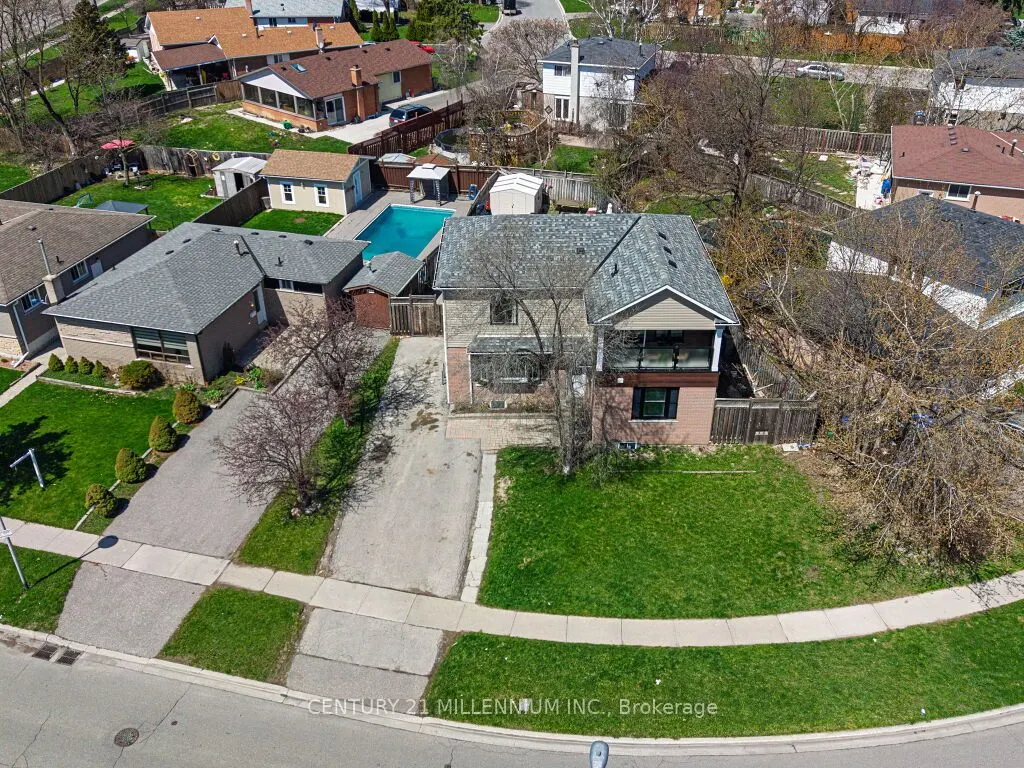 214 Folkstone Crescent
