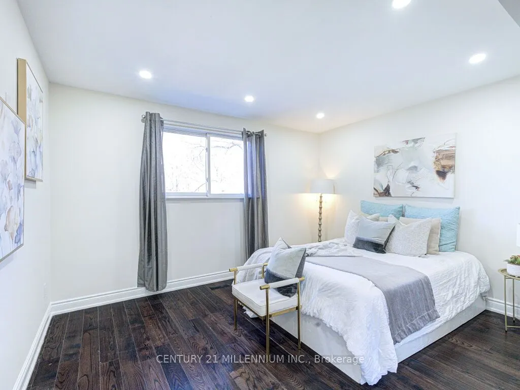 214 Folkstone Crescent