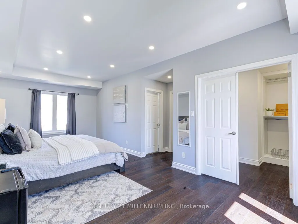 214 Folkstone Crescent
