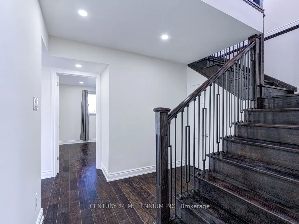 214 Folkstone Crescent