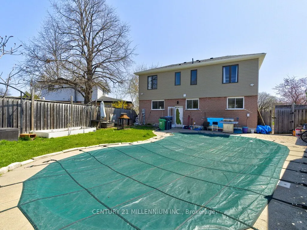 214 Folkstone Crescent