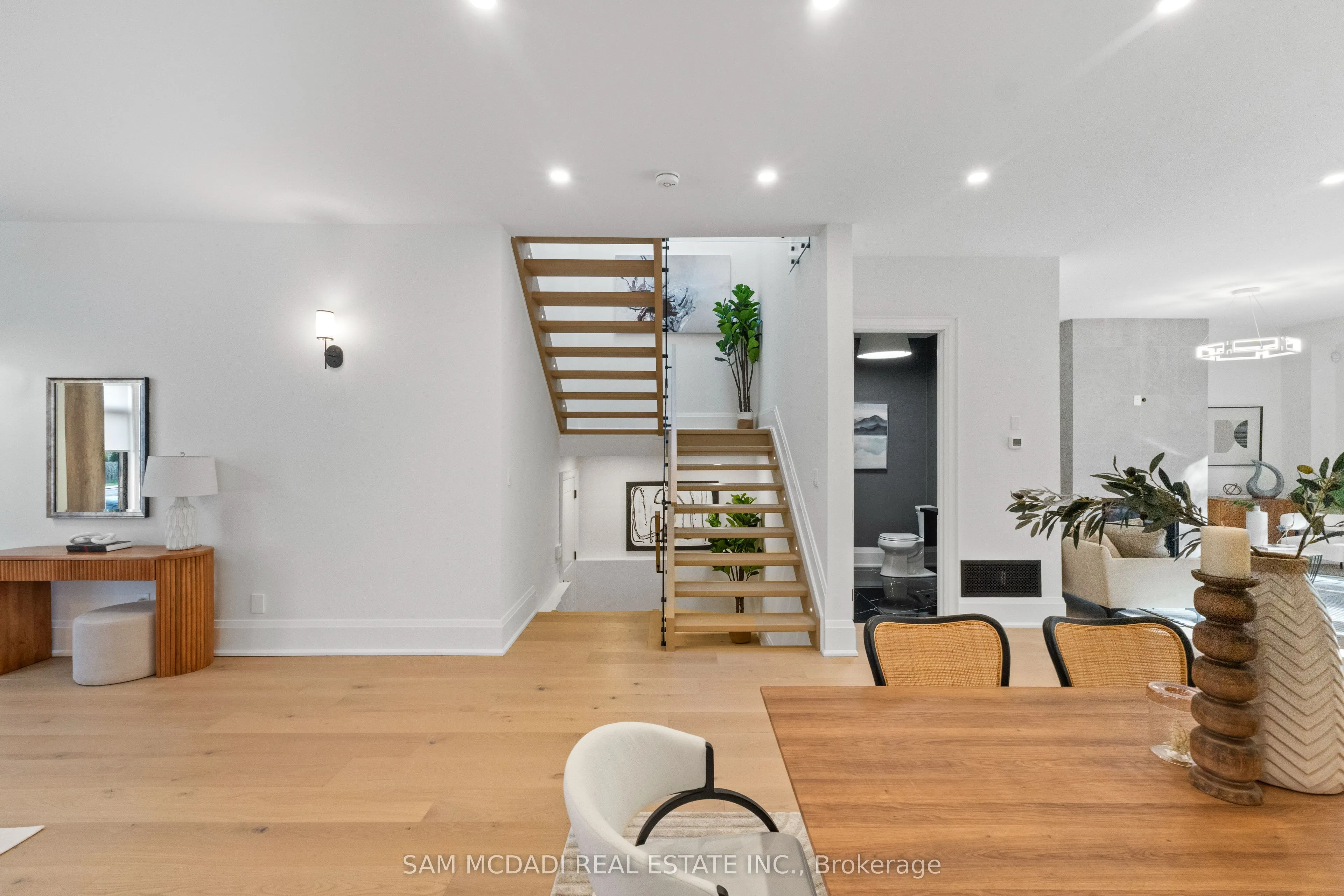 78 South Kingsway