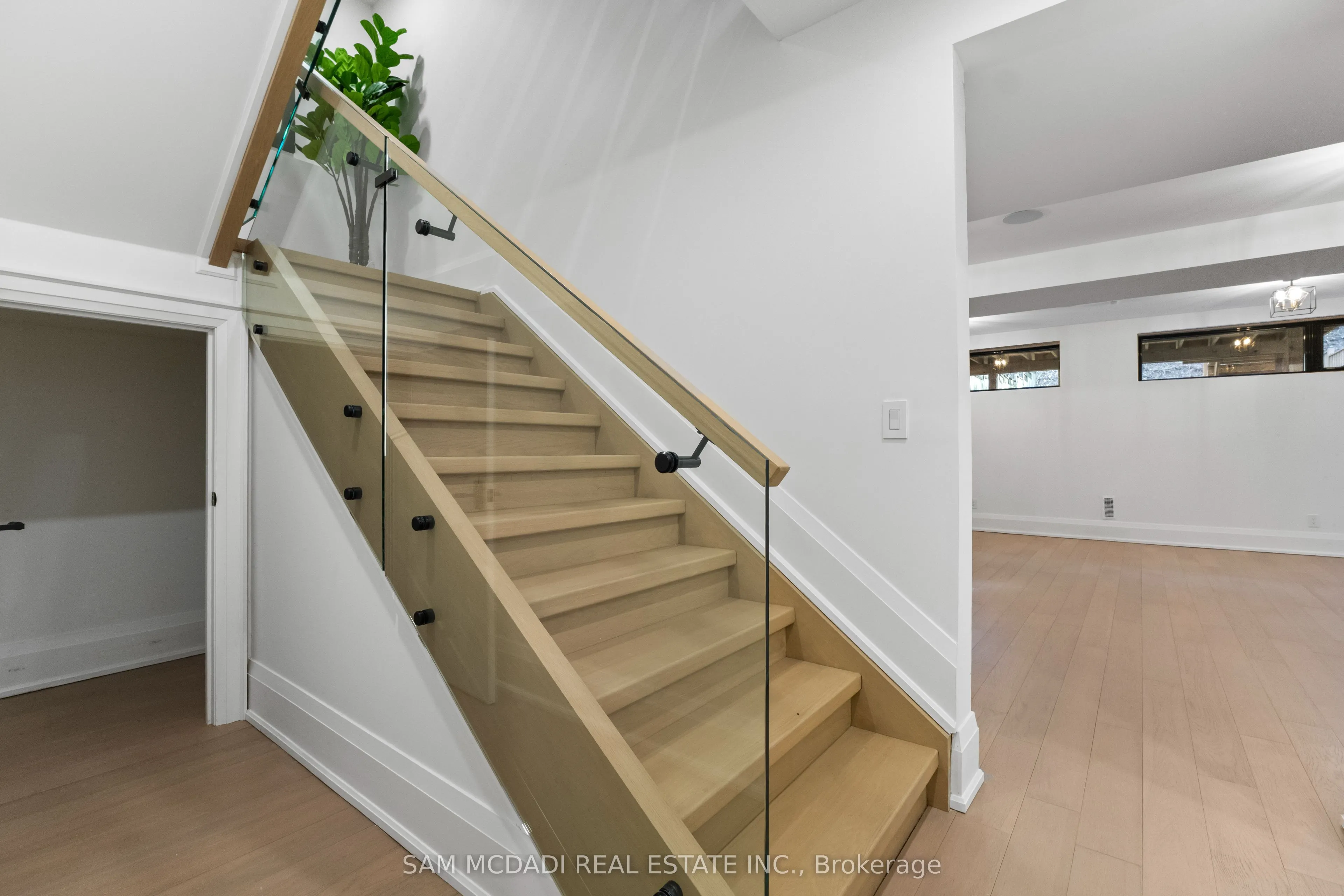 78 South Kingsway