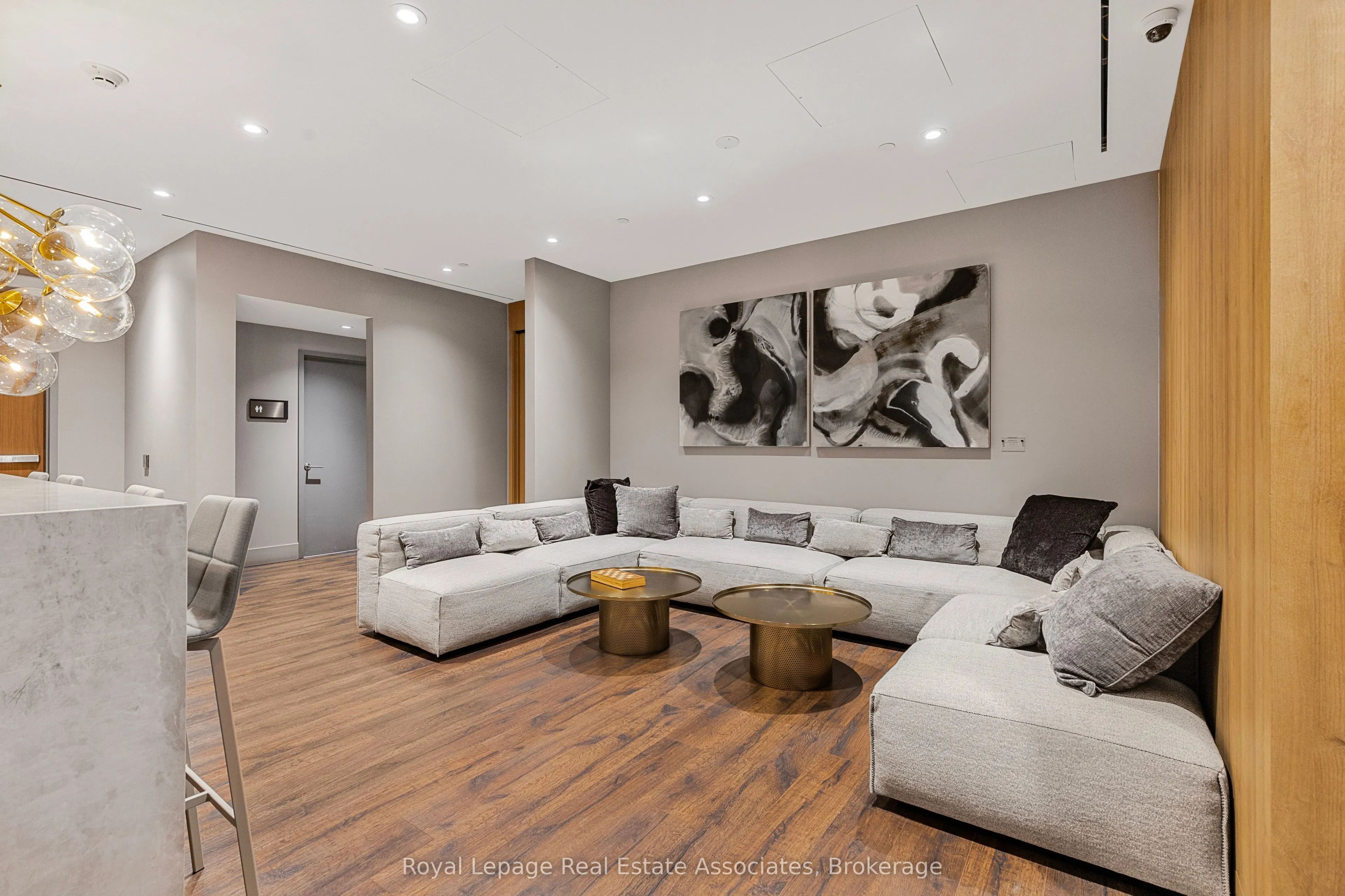 21 Park Street E #805