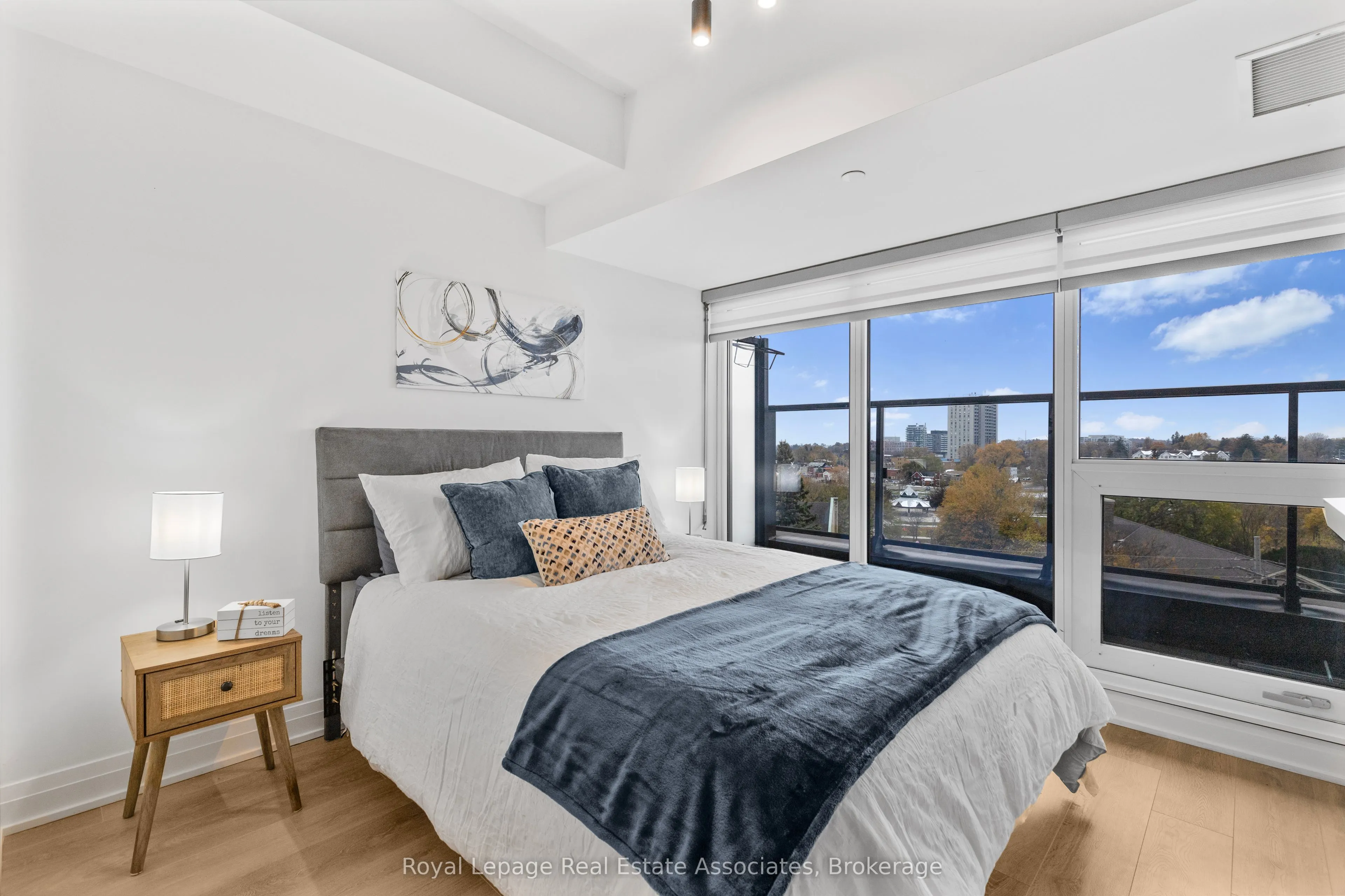 21 Park Street E #805