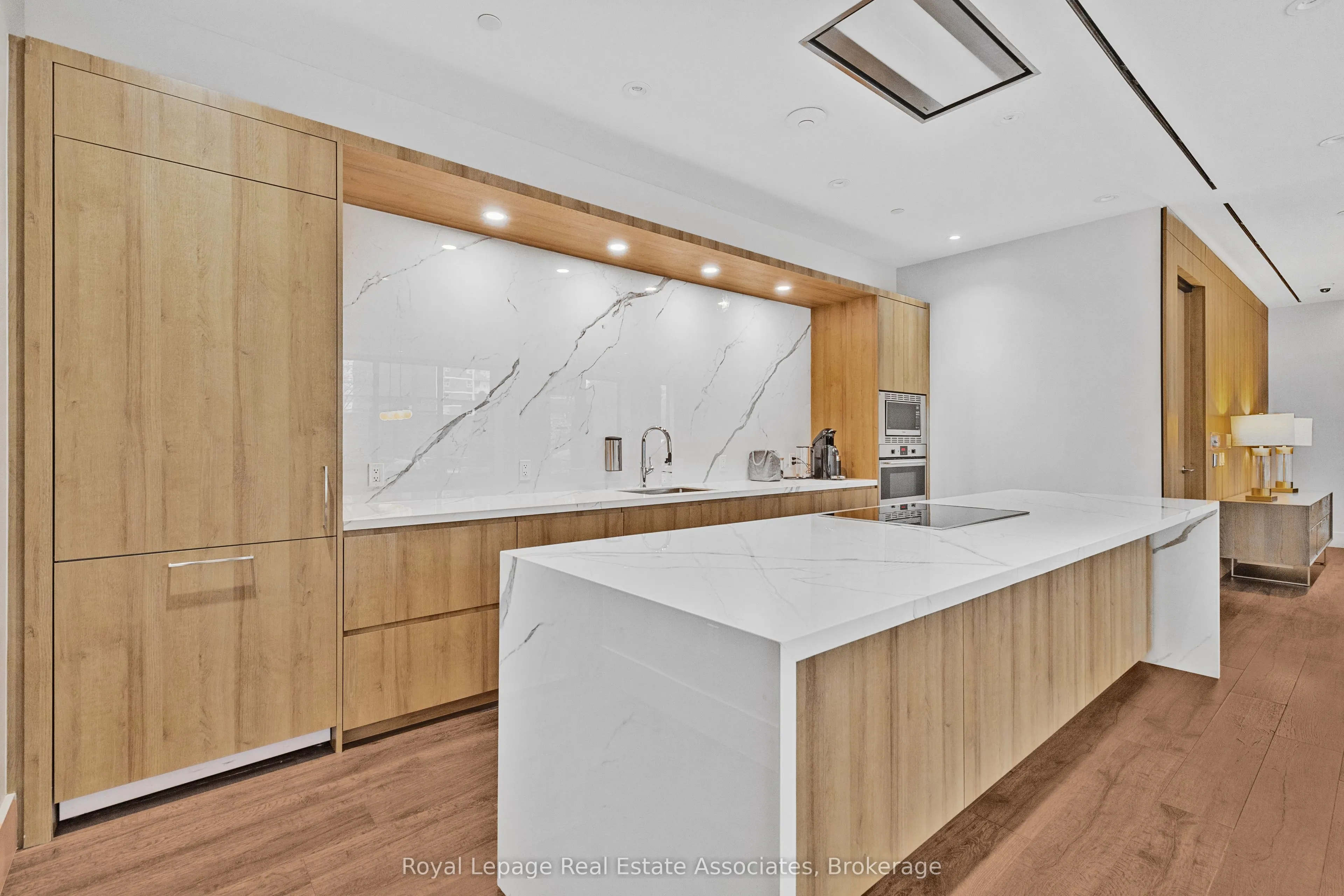 21 Park Street E #805