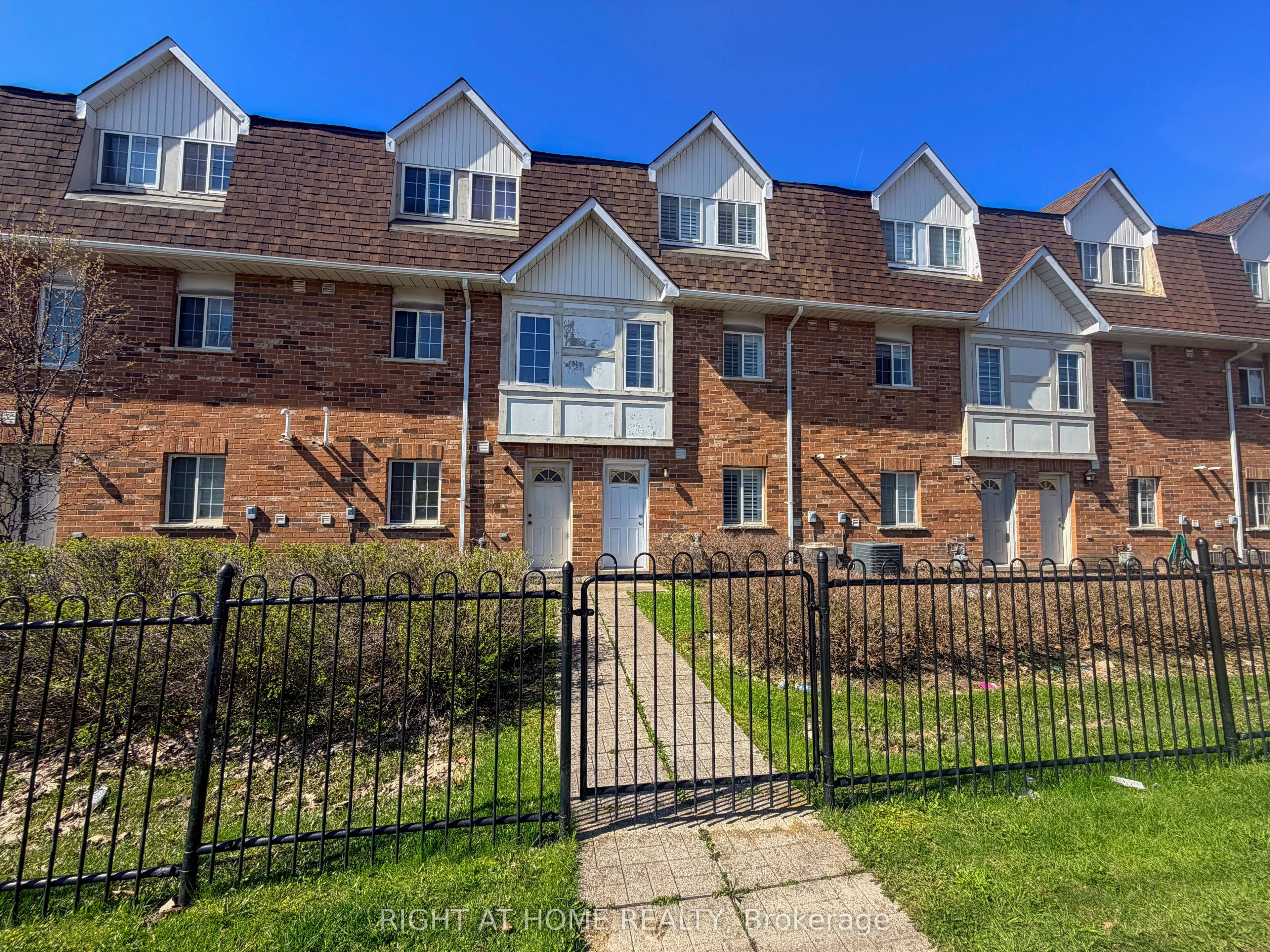 1525 South Parade Court #28