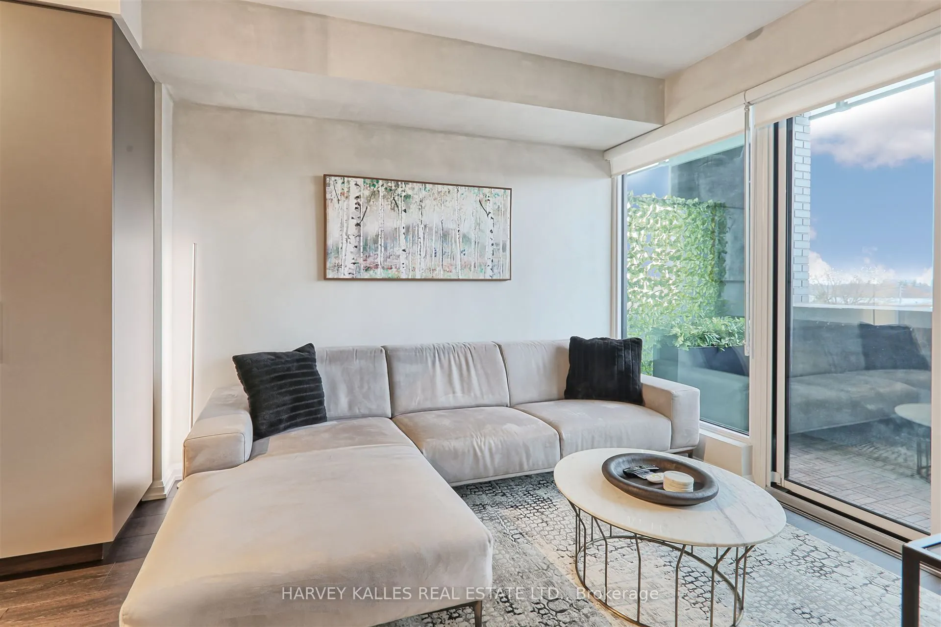 4208 Dundas Street W #412