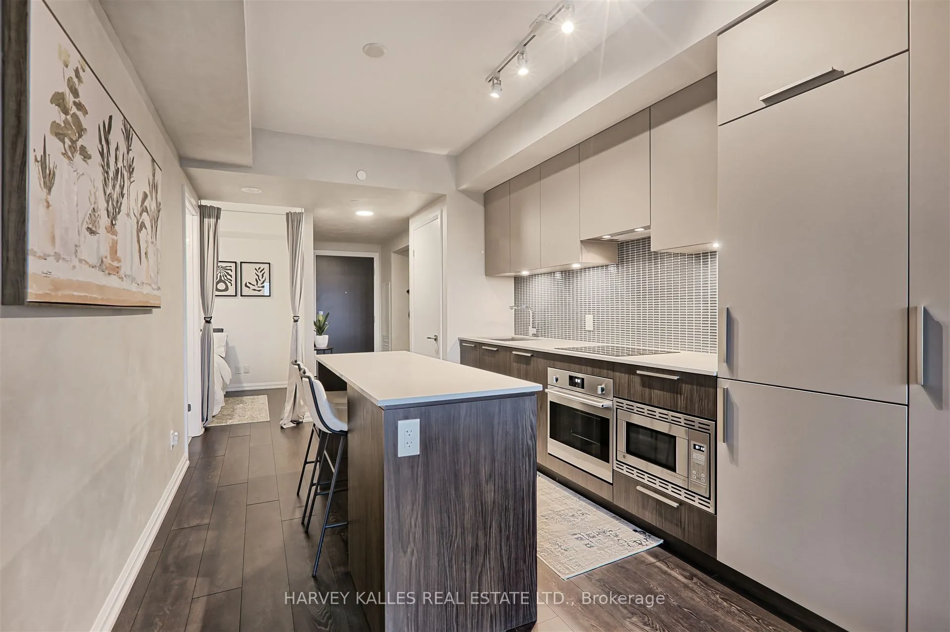 4208 Dundas Street W #412
