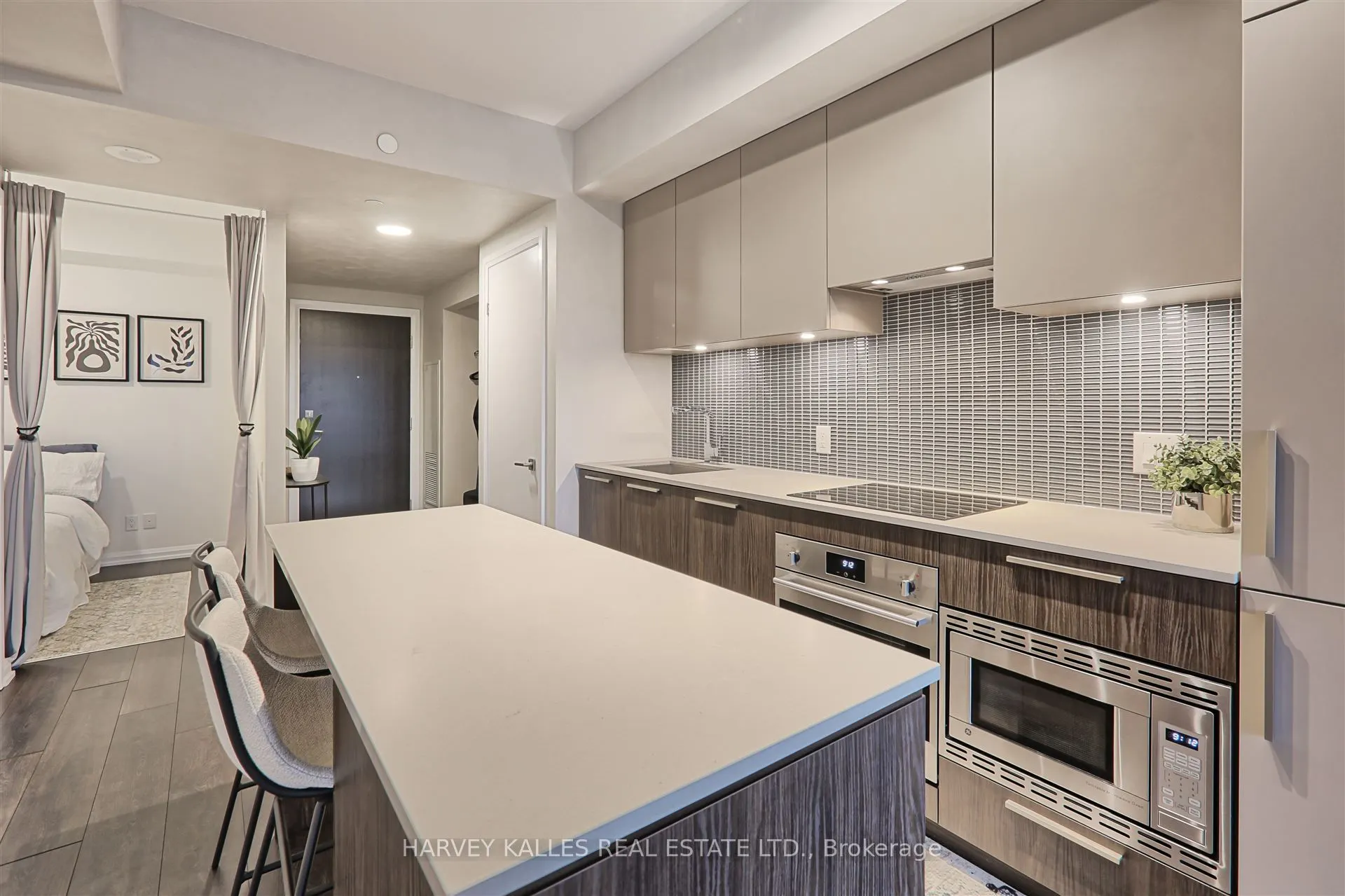 4208 Dundas Street W #412