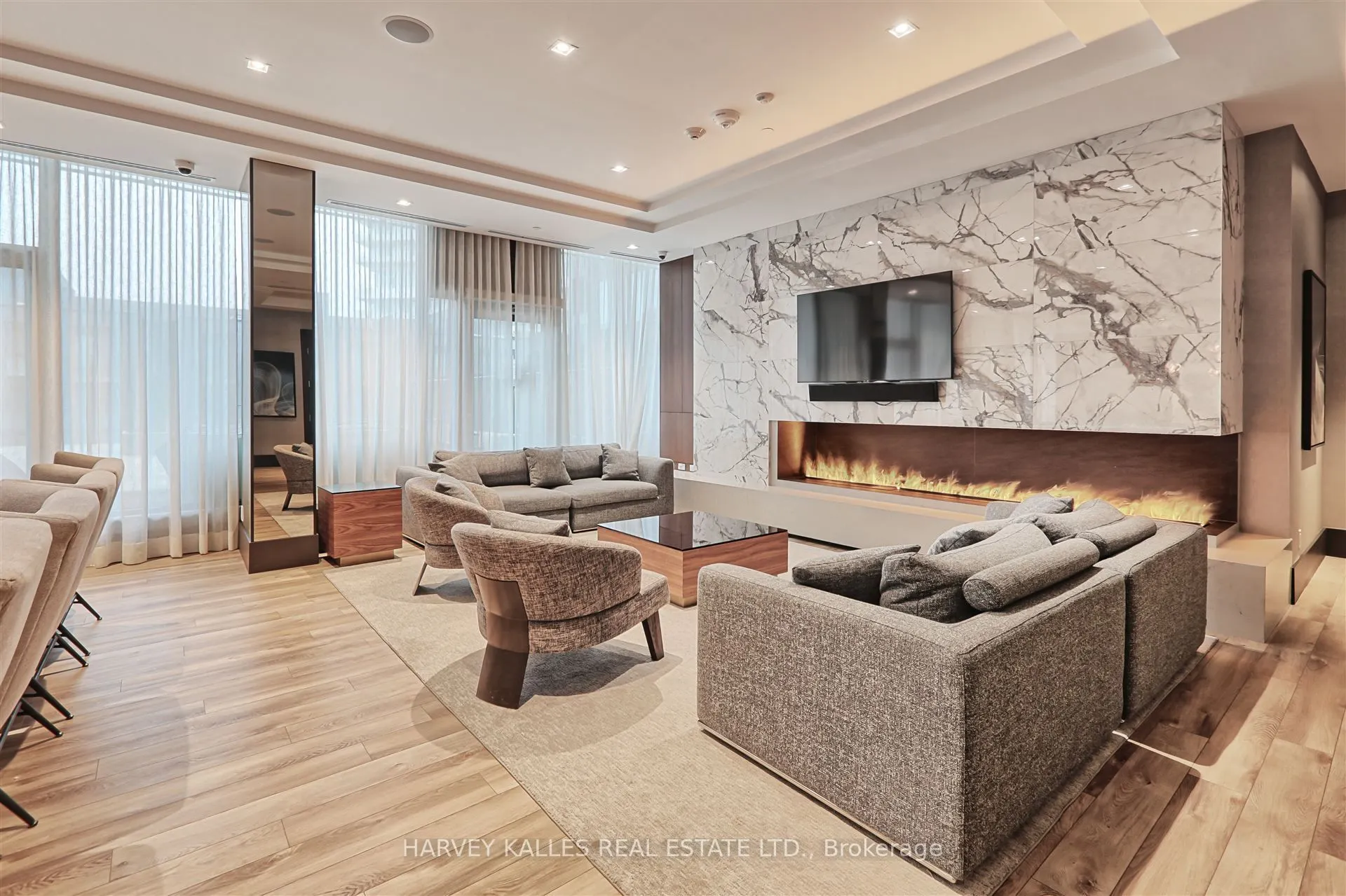 4208 Dundas Street W #412