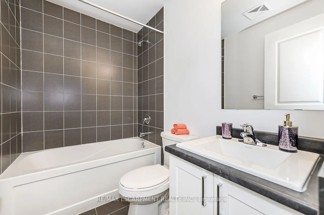 1075 Douglas McCurdy Common #251