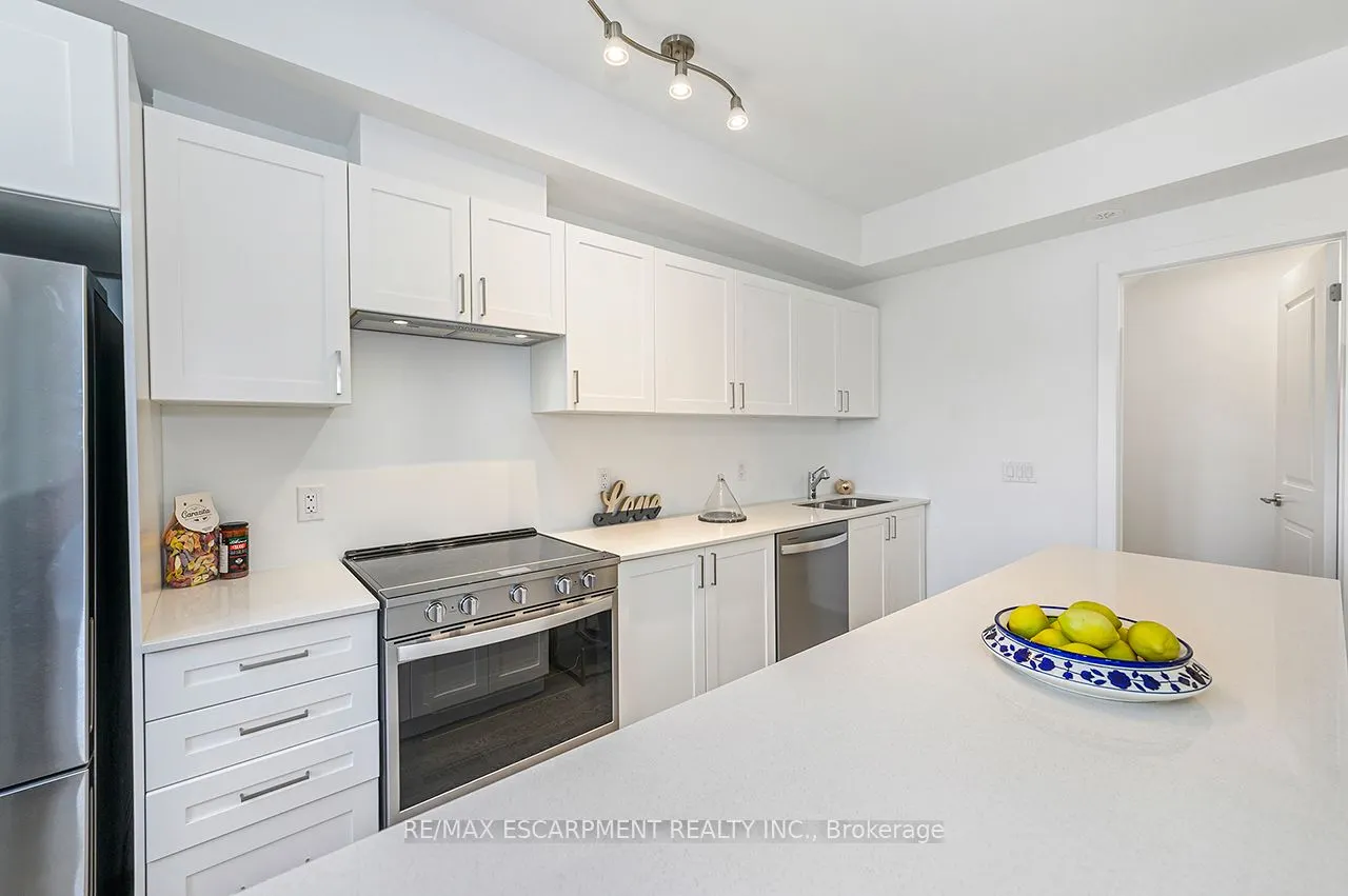 1075 Douglas McCurdy Common #251