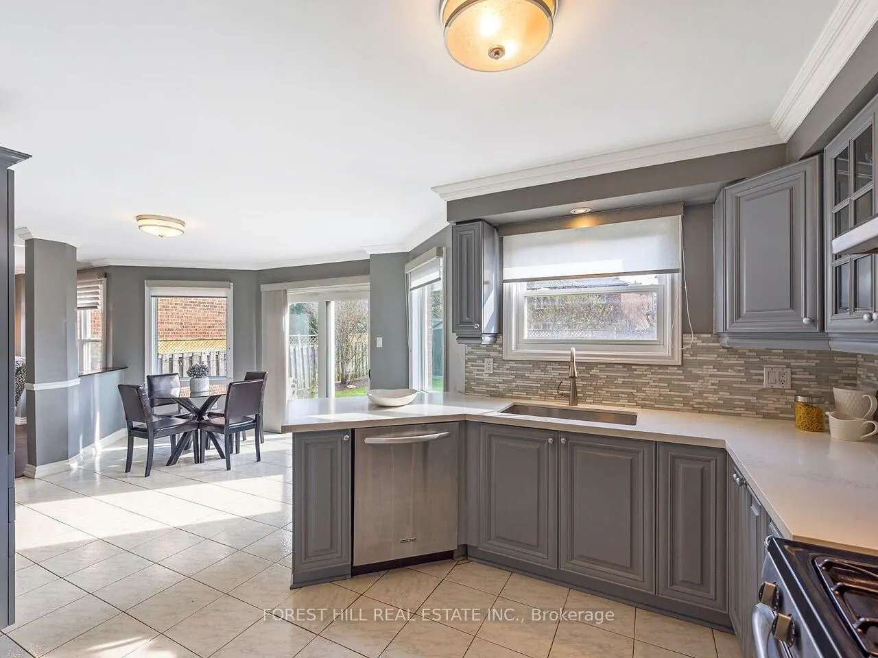 4174 Rossland Crescent