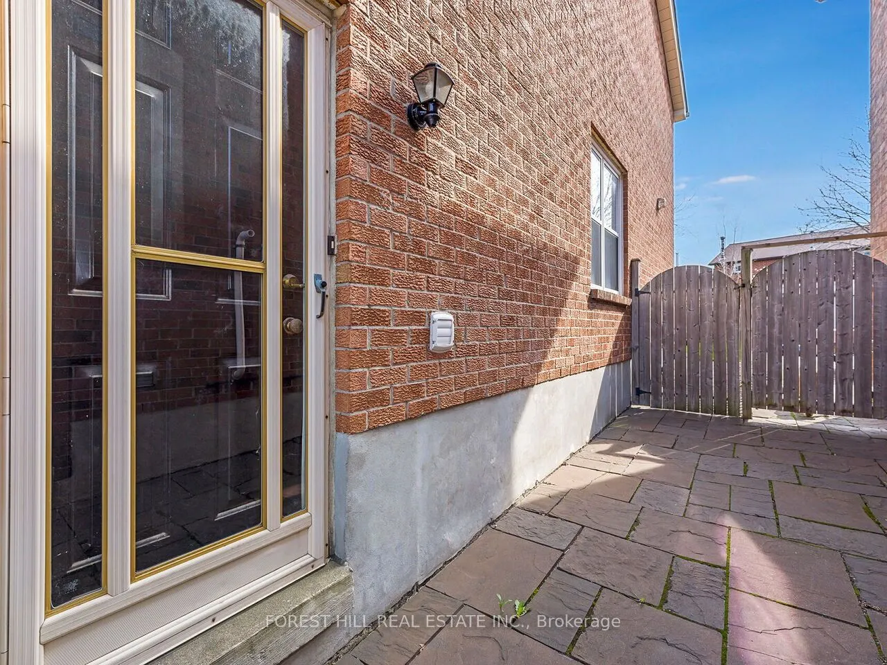 4174 Rossland Crescent